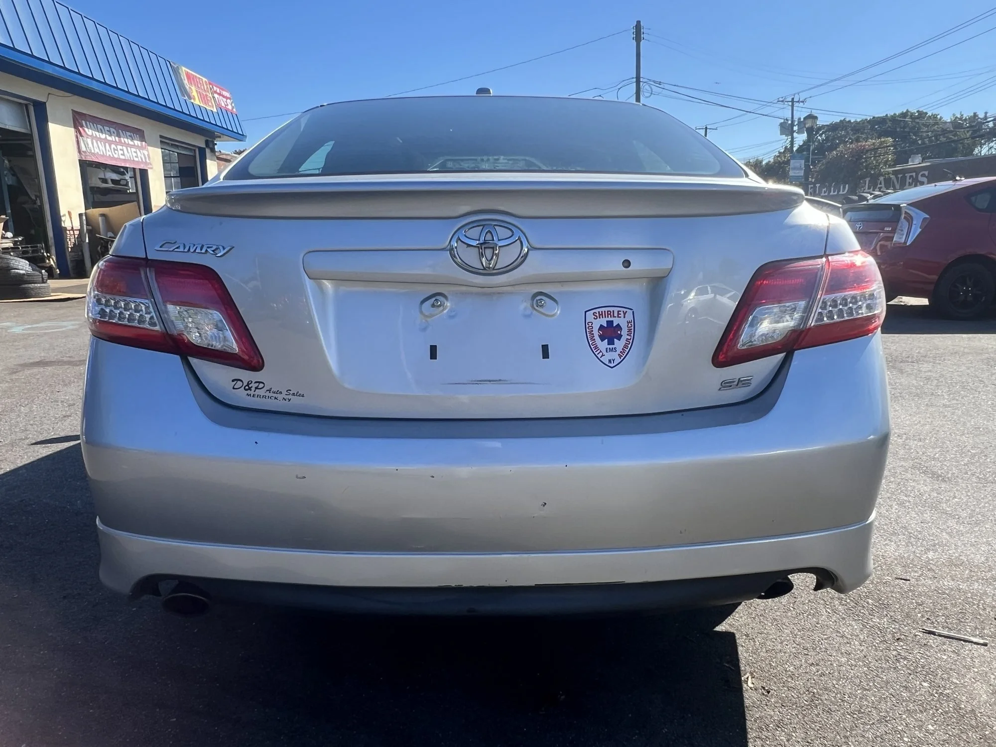 2010-toyota-camry-se-east-northport-04.jpg