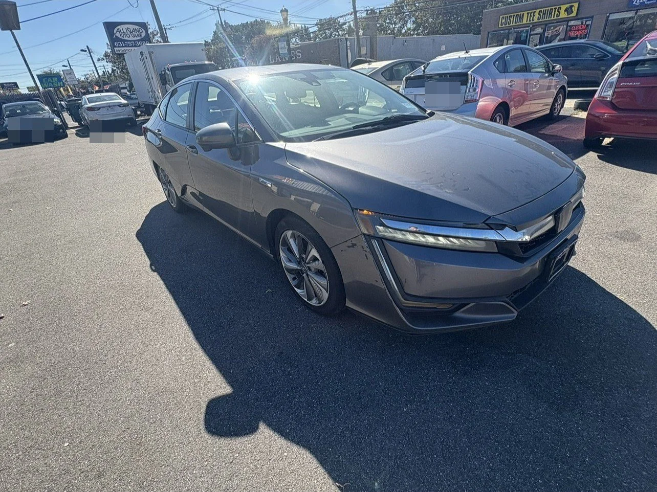 2018-honda-clarity-touring-east-northport-03.jpg