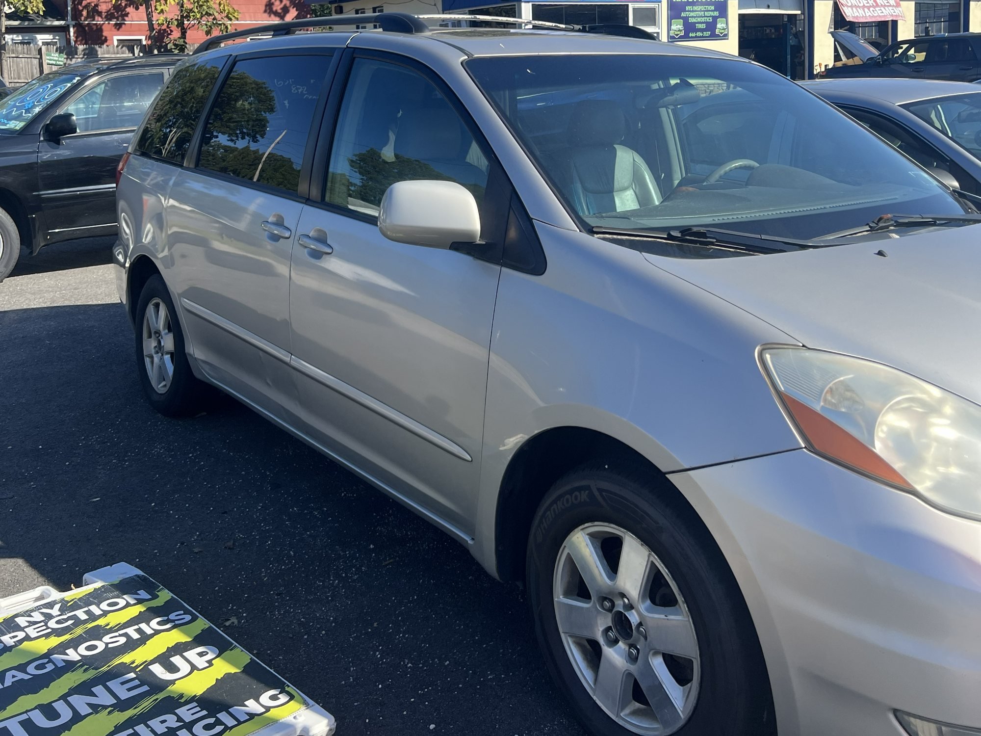 2008-toyota-sienna-xle-east-northport-01.jpg