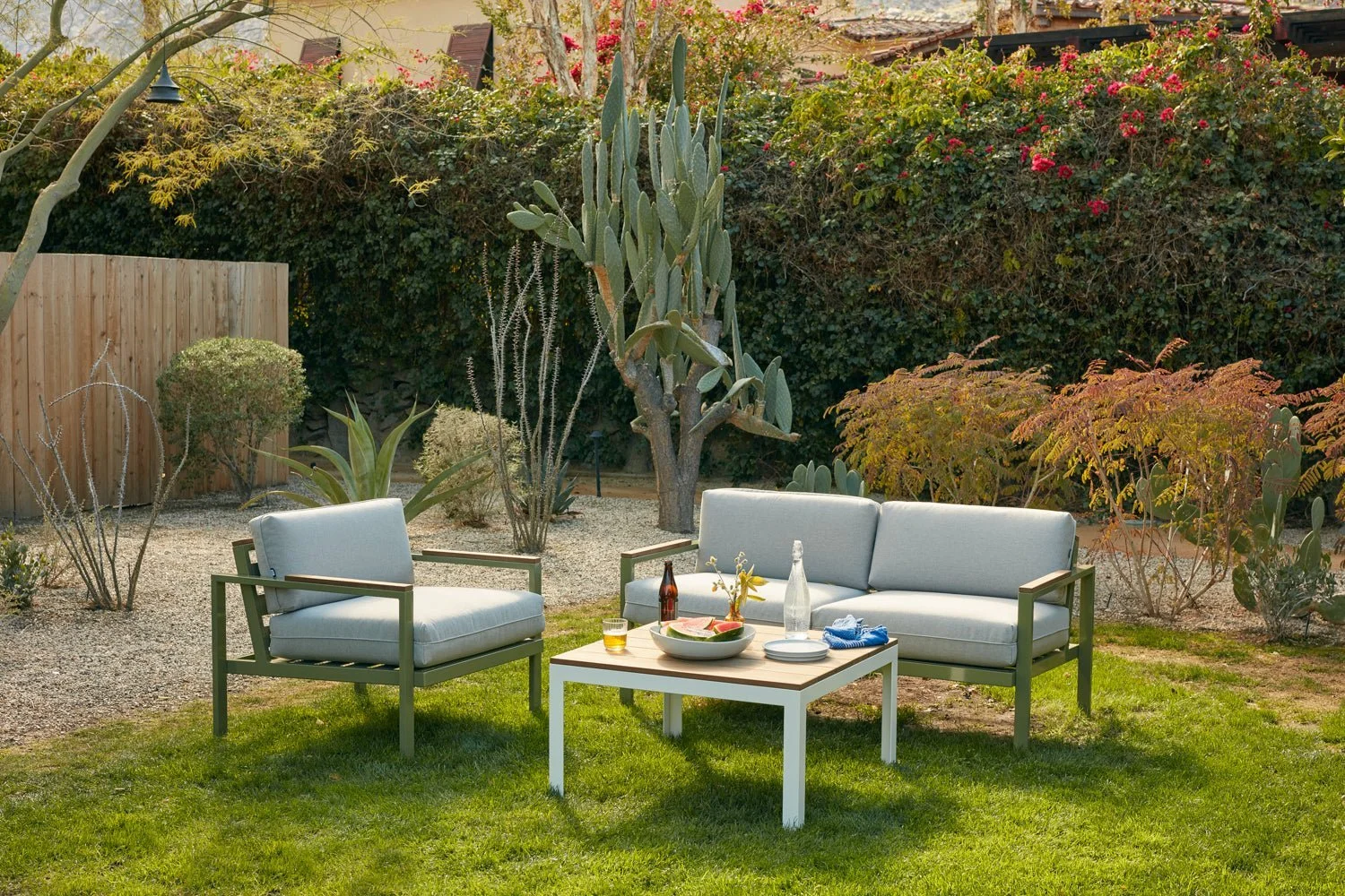 rad-square-lounge-1.jpg
