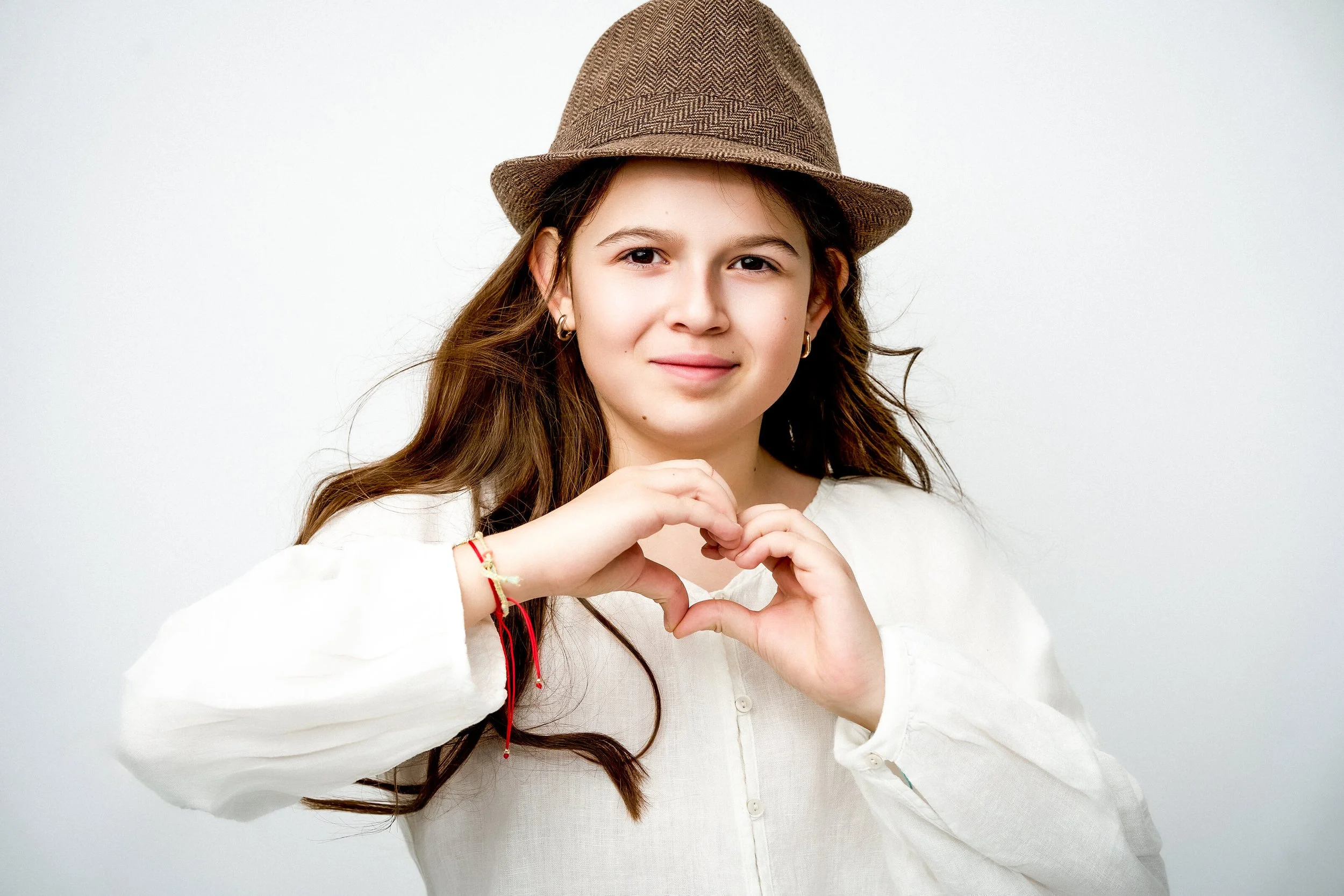 Beautiful and expressive children's portrait photography by Lucas Gudaniec Photography. Creating timeless studio portraits that capture personality, confidence and genuine emotions for families in Annecy and Geneva.