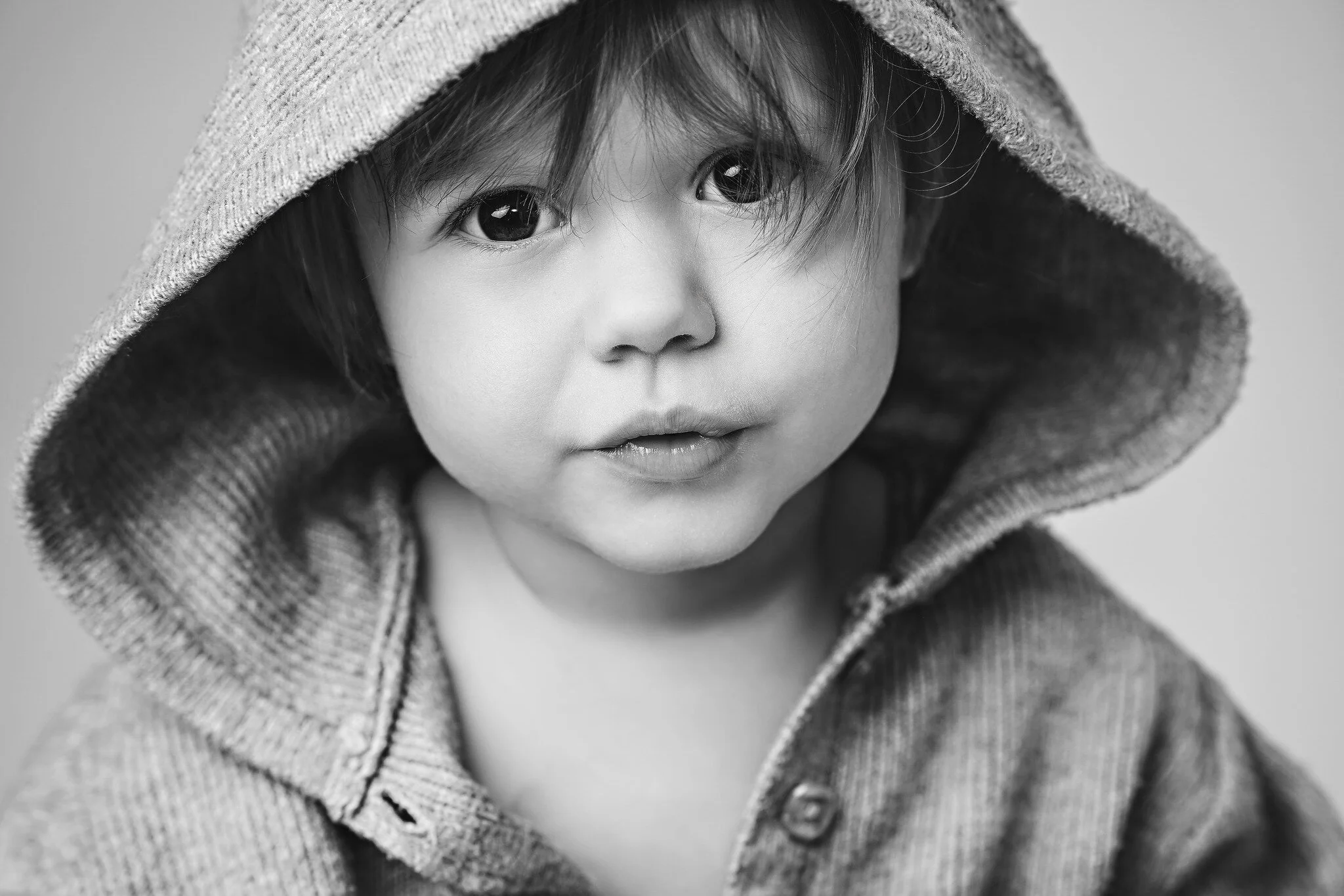 Timeless fine art children's portraits by Lucas Gudaniec Photography. Elegant black and white studio photography capturing genuine expressions, innocence and personality for families in Annecy and Geneva.
