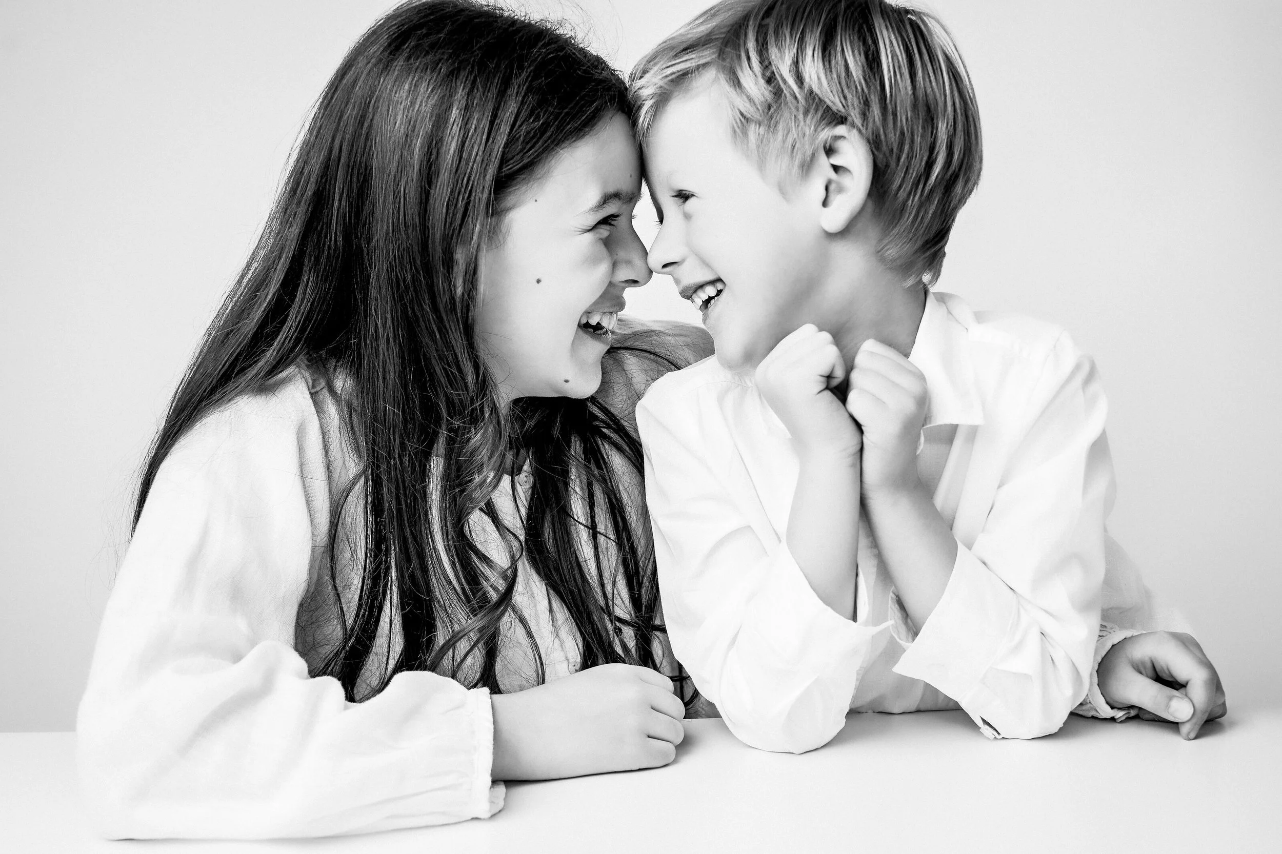 Siblings laughing Lucas Gudaniec Photography.jpg