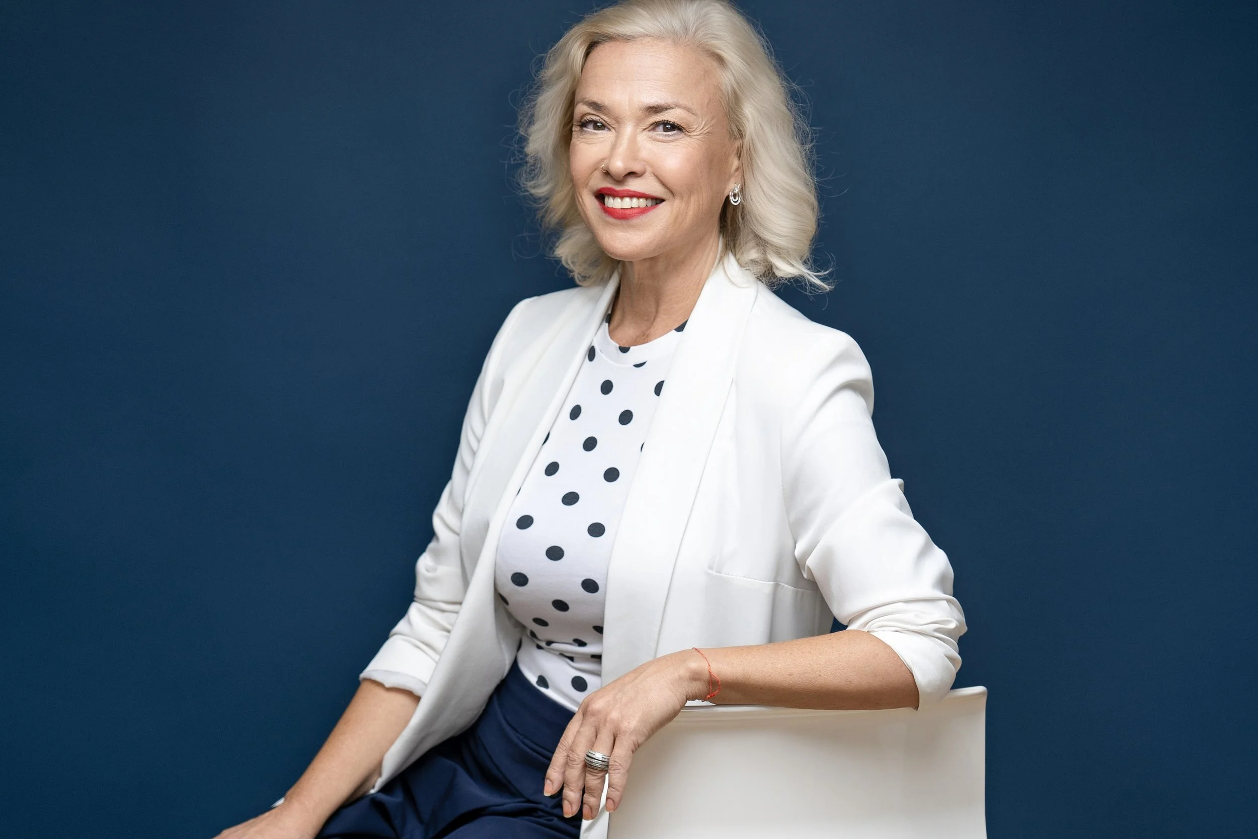 modern-headshots-business-woman-annecy-geneva-lucas-gudaniec.jpg