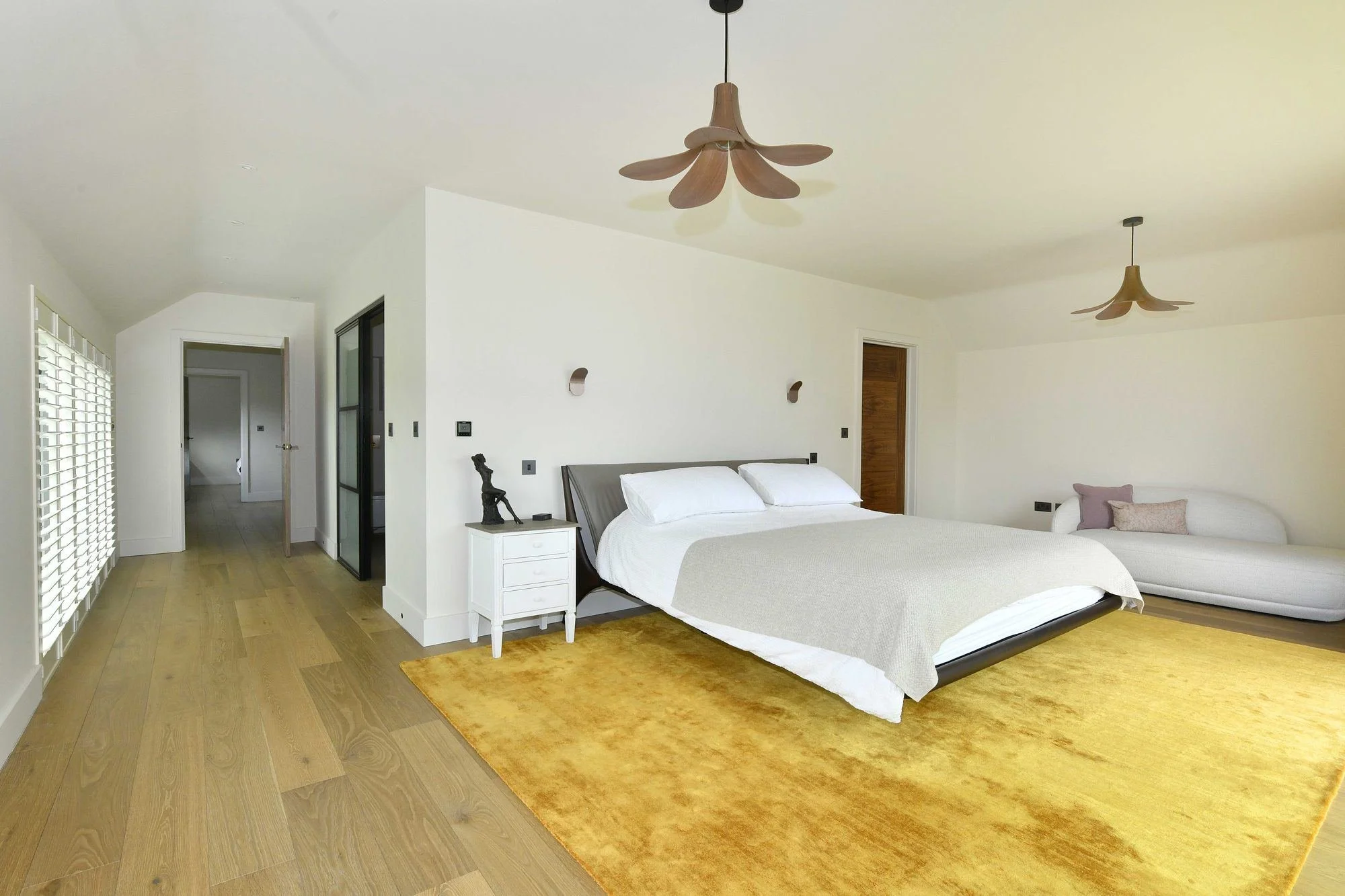 back-barn-main-bedroom.jpg