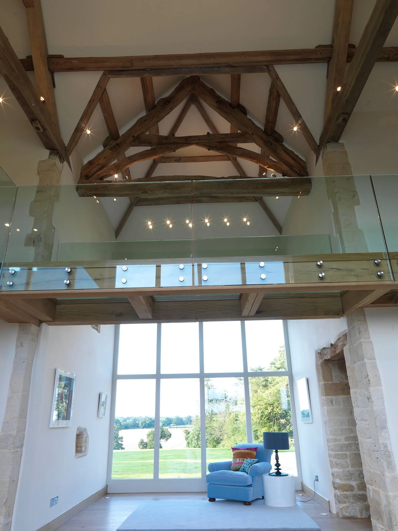 barnsley-hill-farm-full-height-glazing-oak-trusses.jpg