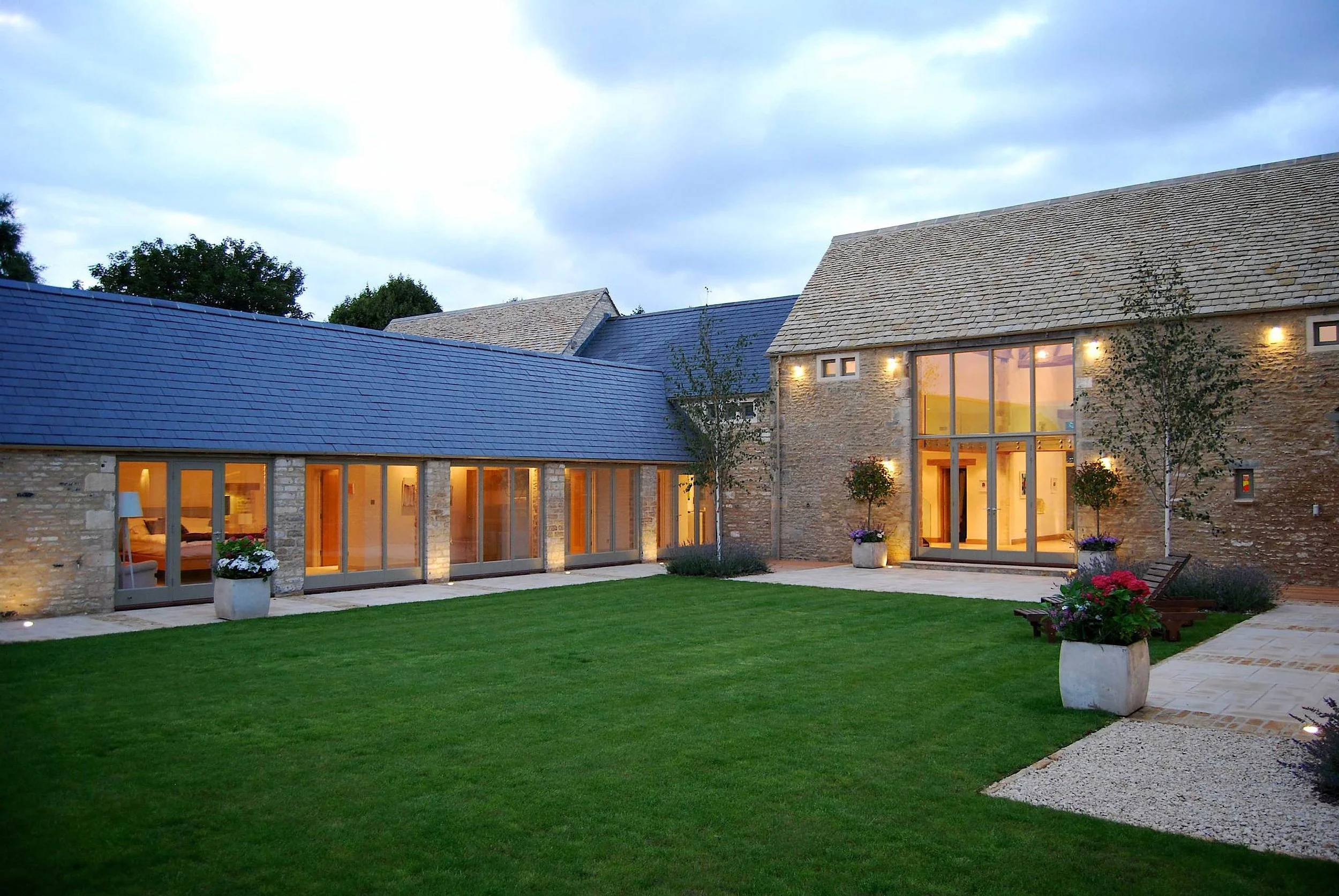 barnsley-hill-farm-cotswolds-barn-conversion-courtyard.jpg