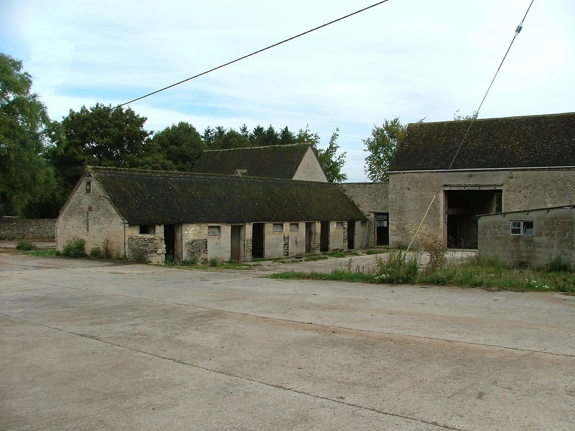 barnsley-hill-farm-farm-buildings-before-conversion.jpg