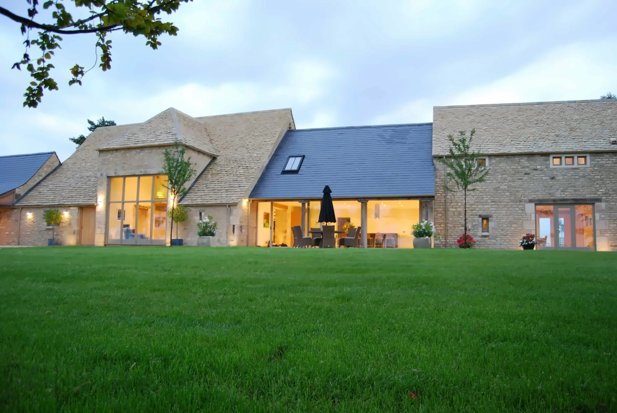 barnsley-hill-farm-cotswold-stone-barn-at-dusk.jpg