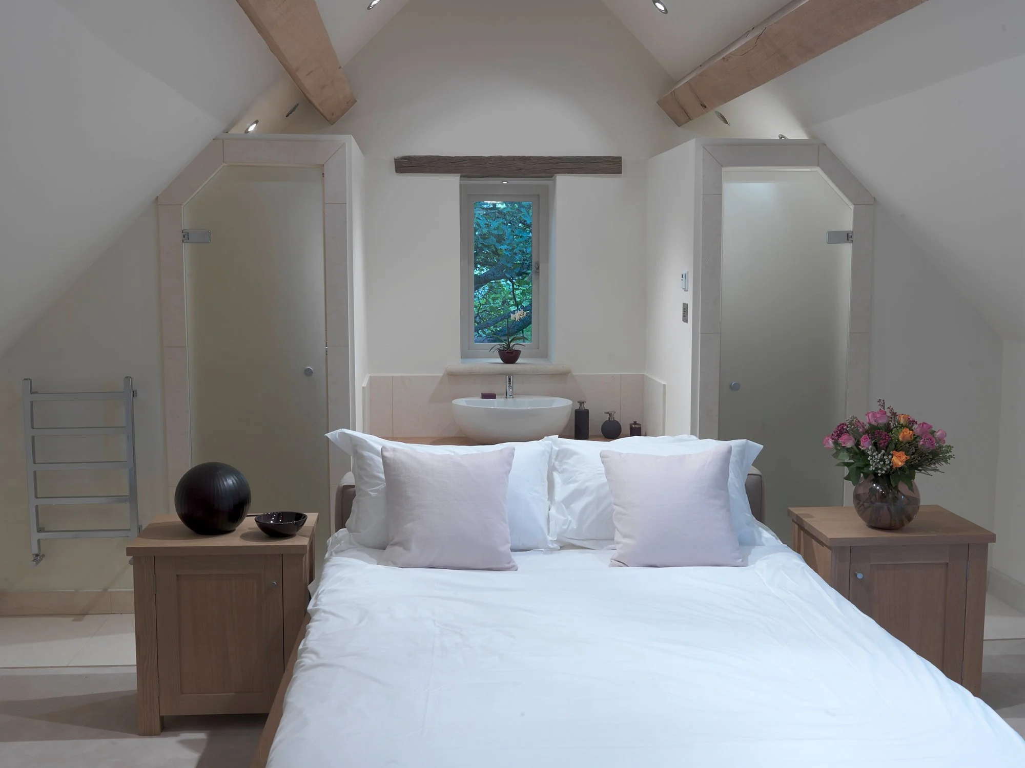 barnsley-hill-farm-bedroom-in-the-eaves.jpg