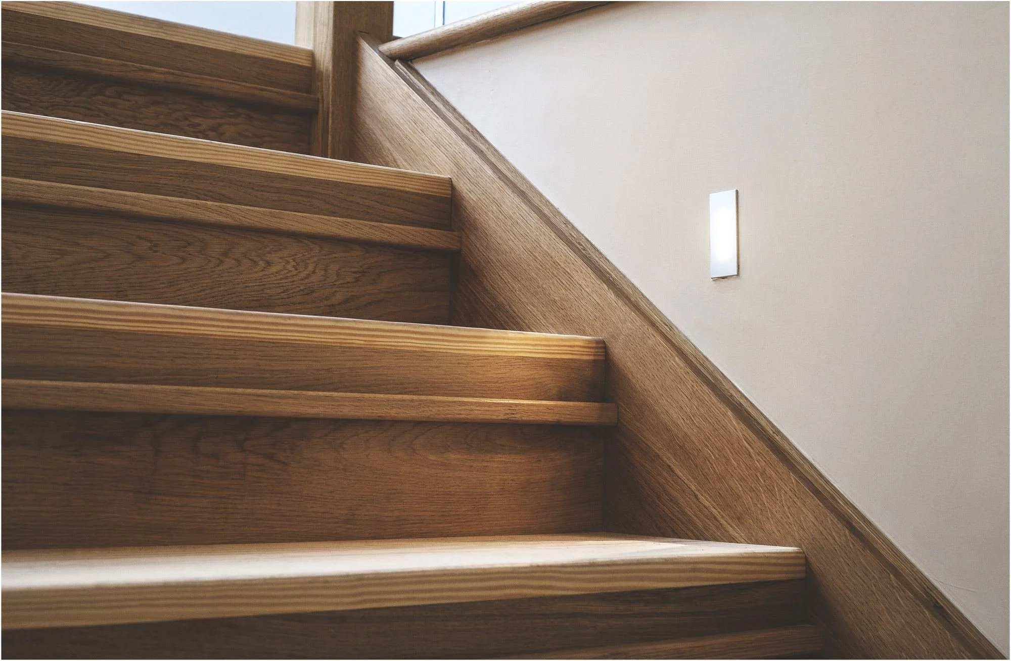 silver-birches-oak-staircase.jpg