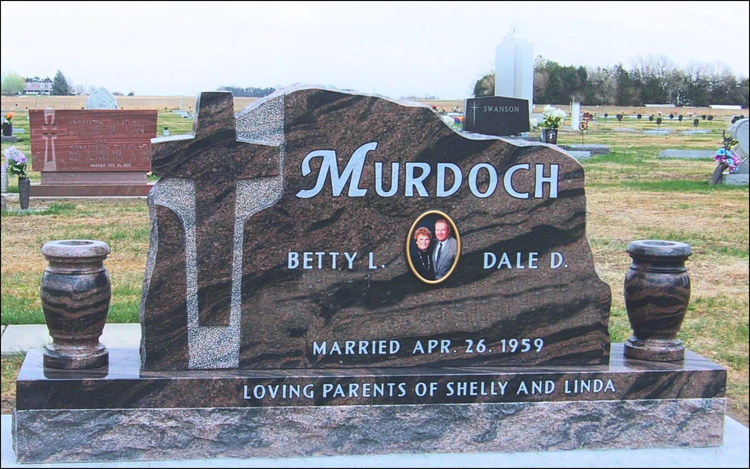Gravestone for Murdoch, with a photo of a smiling couple, Betty L. and Dale D., and inscriptions indicating they were married on April 26, 1959, and are loving parents of Shelly and Lynda.