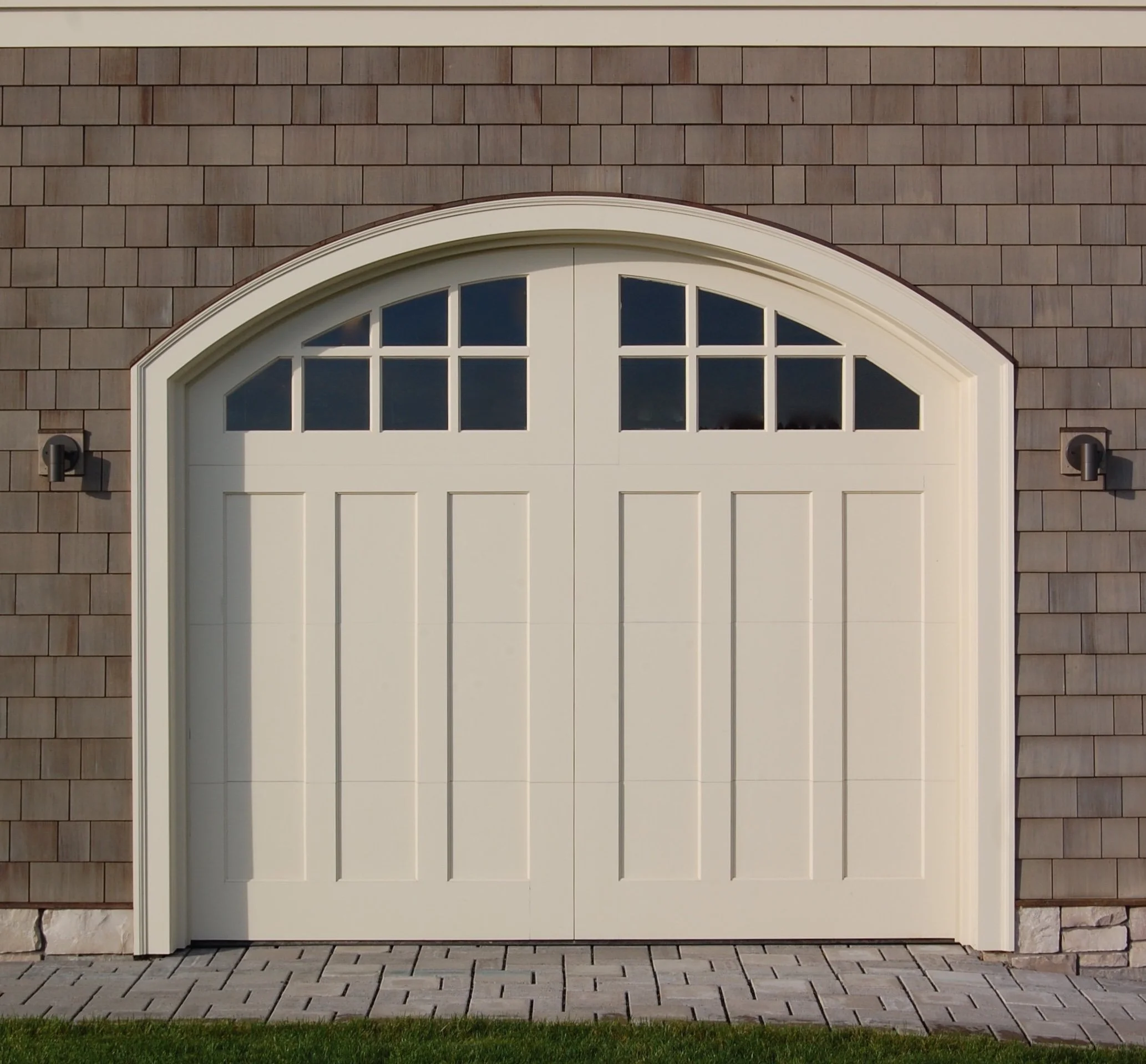 E09 Exterior Detail - Garage Door.jpg