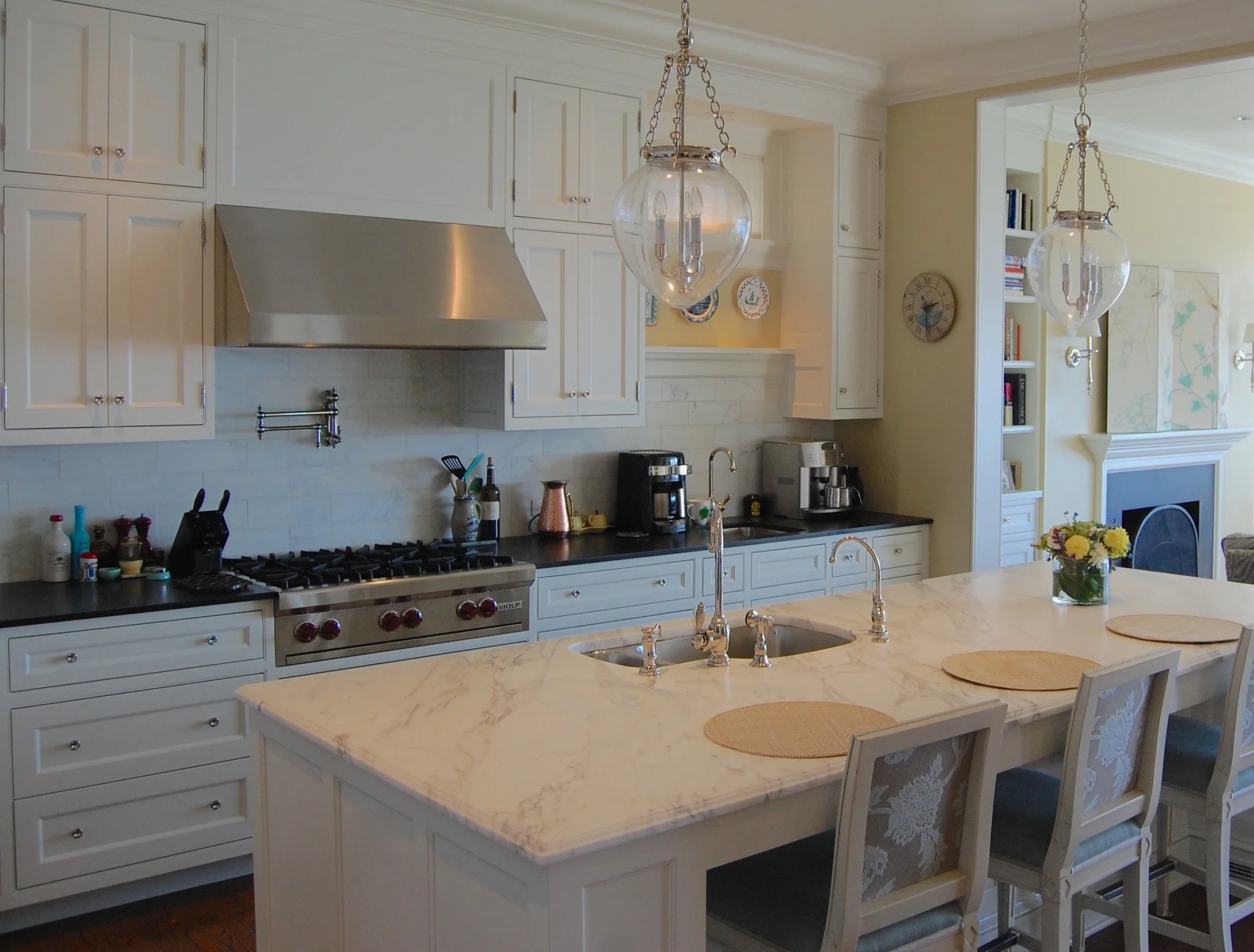 I09 Interior - Kitchen & Family Room.jpg