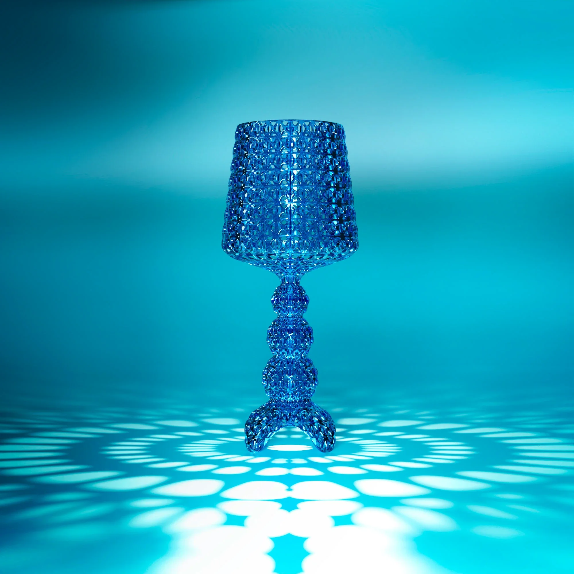 CGI render of the Kartell lamp in blue light, casting a patterned shadow