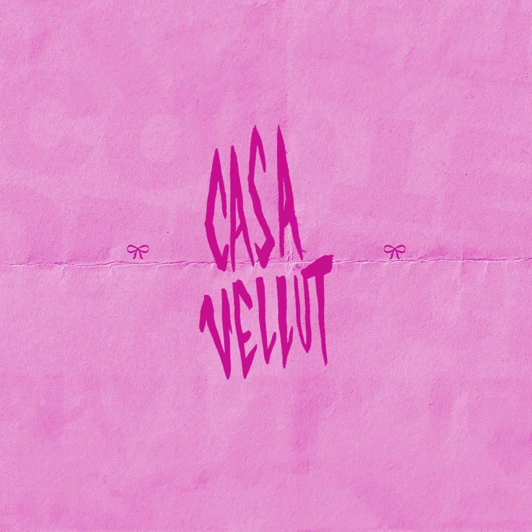 Pink envelope with the words 'Casa Velut' written in purple, vertical text with a playful style.