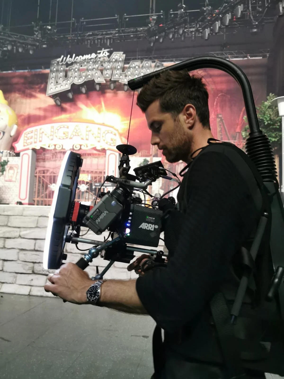Marius Mispelbaum von TwoShoot mit ARRI Alexa Steadicam beim Dreh des Screenforce Days Trailers — Filmproduktion Köln