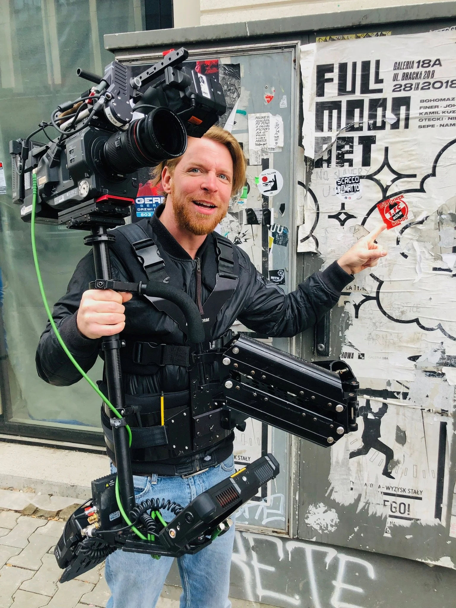 Philipp Ressel von TwoShoot mit Steadicam-Rig beim Werbefilm-Dreh für Schwarzkopf in Warschau — und dem obligatorischen 1. FC Köln Aufkleber