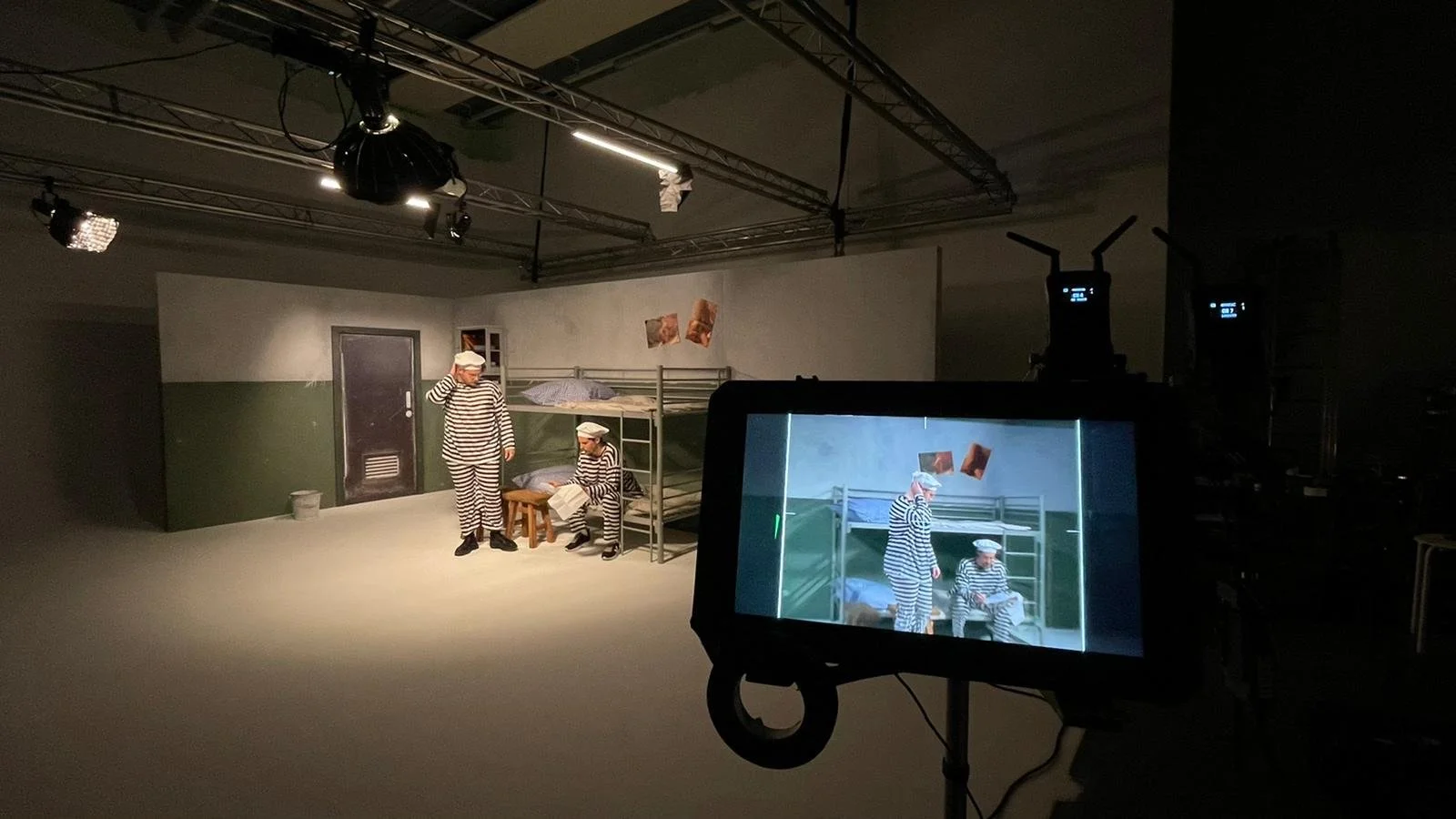 TwoShoot beim Comedy-Studioproduktion mit Sony FX9 und FX6 — vollständiges Set-Design und professionelles Licht-Setup — Filmproduktion Köln