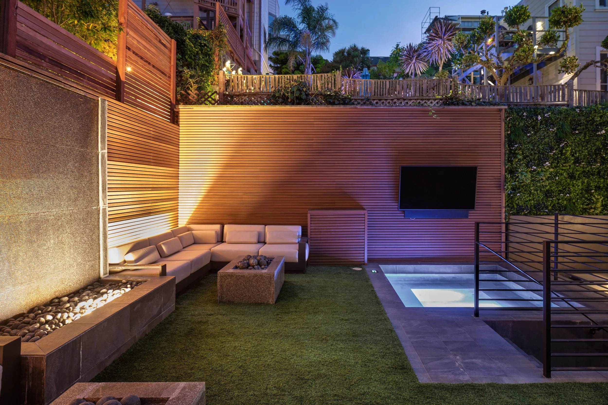 571Noe_Ext_05.jpg