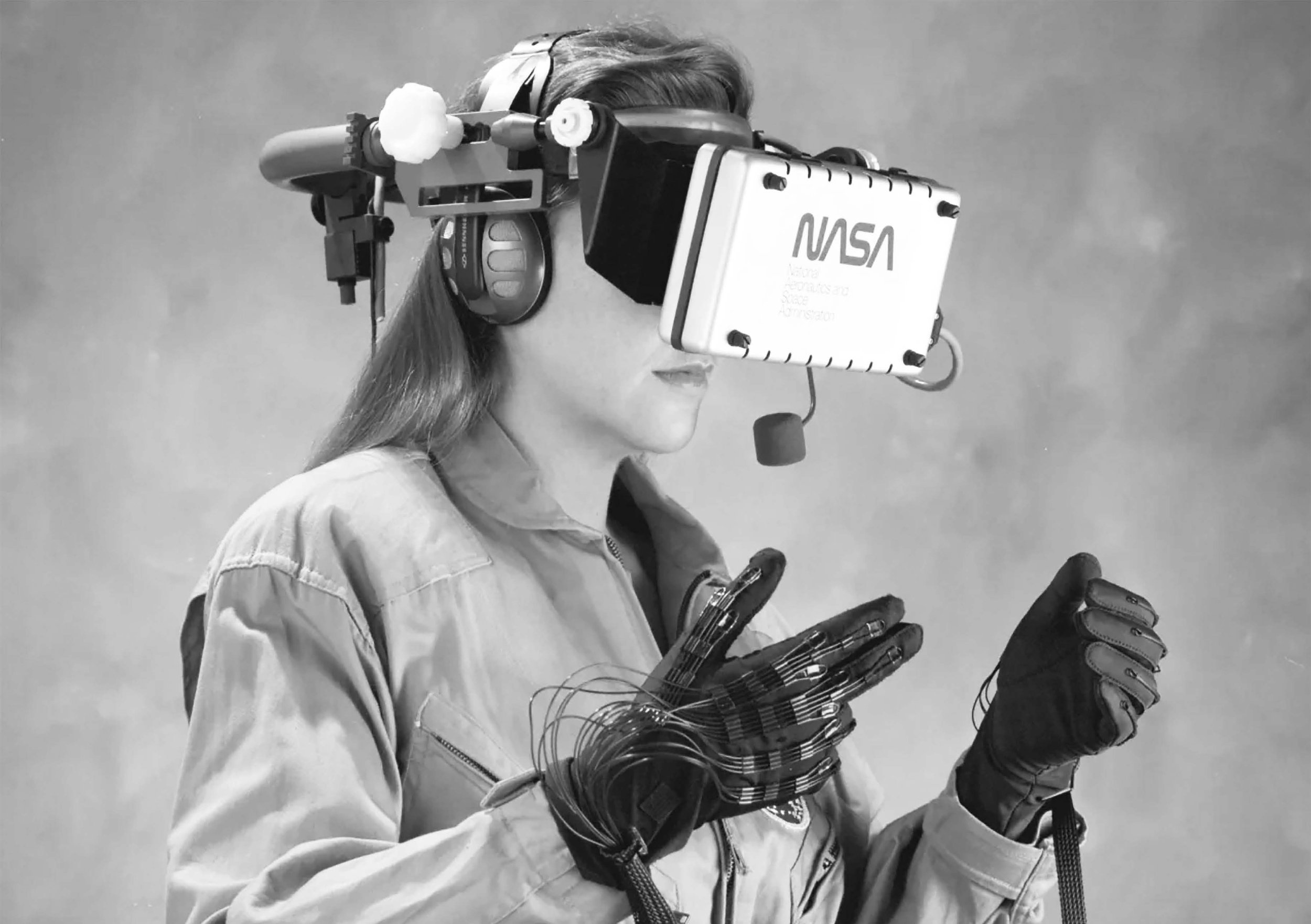 Figure 2.2 Image of a Woman Wearing a Head Mounted Display and Data Glove.
NASA’s Virtual Visual Environment Display, 1989. Photo: Wade Sisler.
Courtesy of NASA.