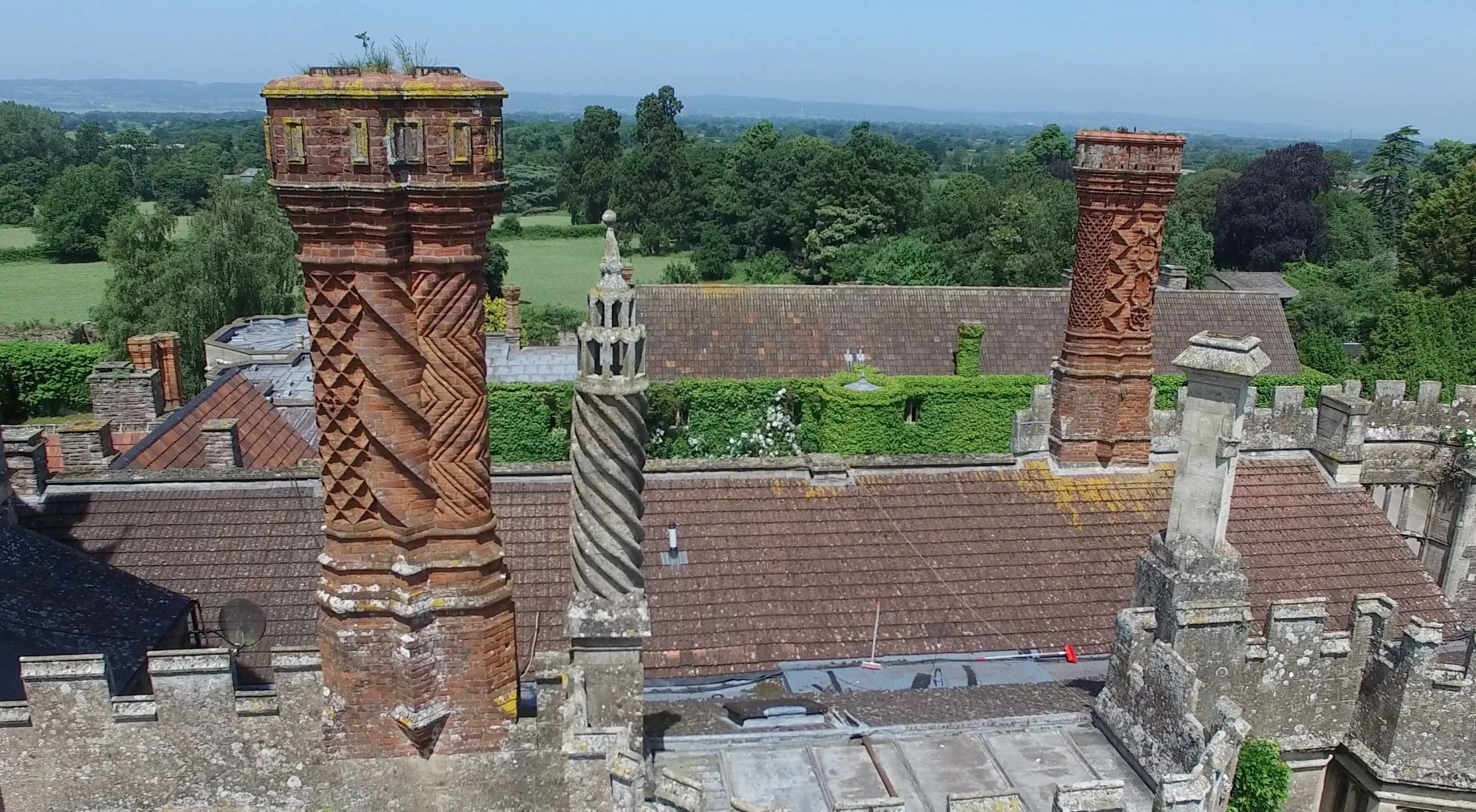 PLATE 2.8: Bird’s-eye view of the detailed chimneys over the lodging wing at Thornbury looking towards the kitchens with the Severn beyond. Drone footage by Ben Hayward (pilot) and Sheryl Boyle (conductor), June 2018.