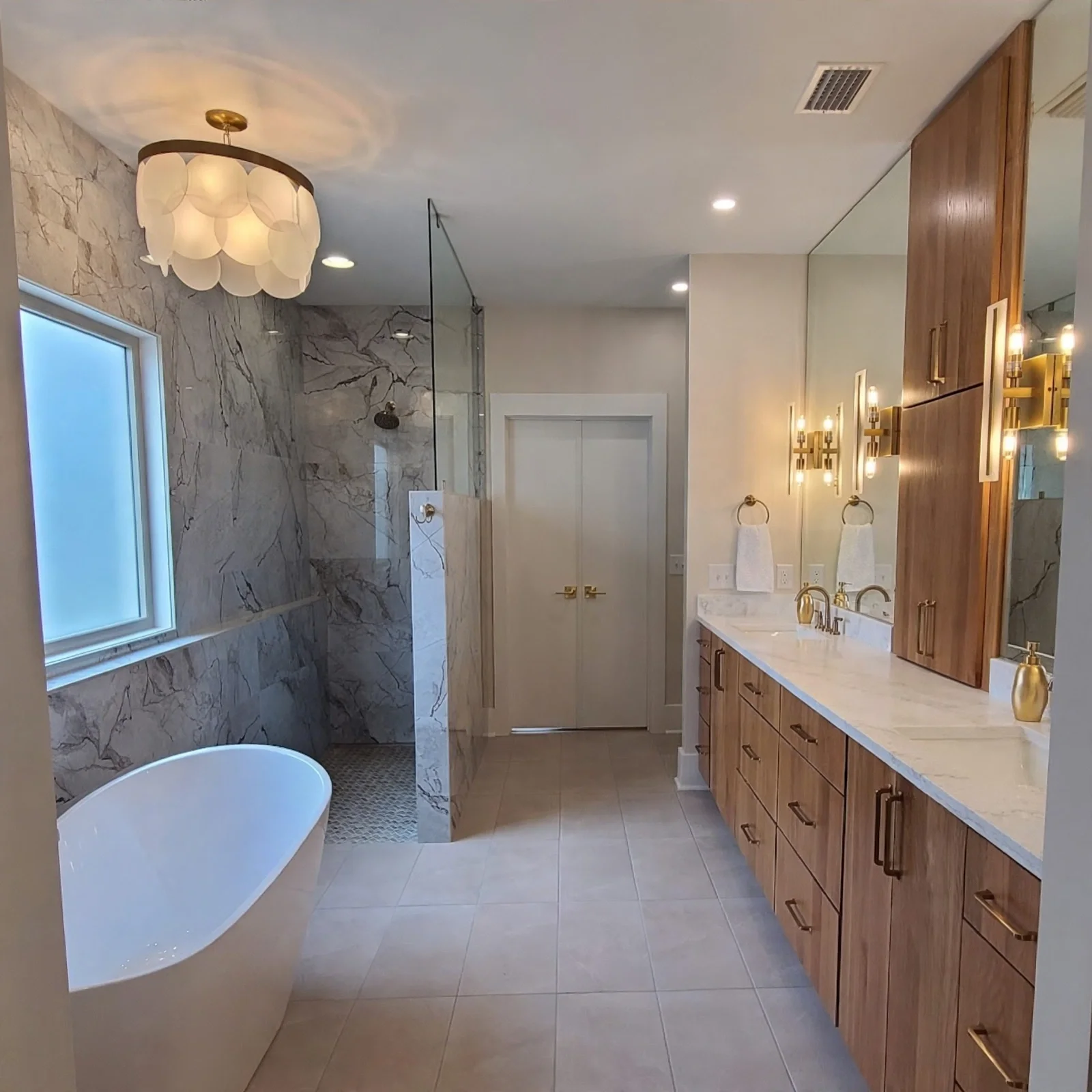 portfolio-tub-bathroom-clean.webp