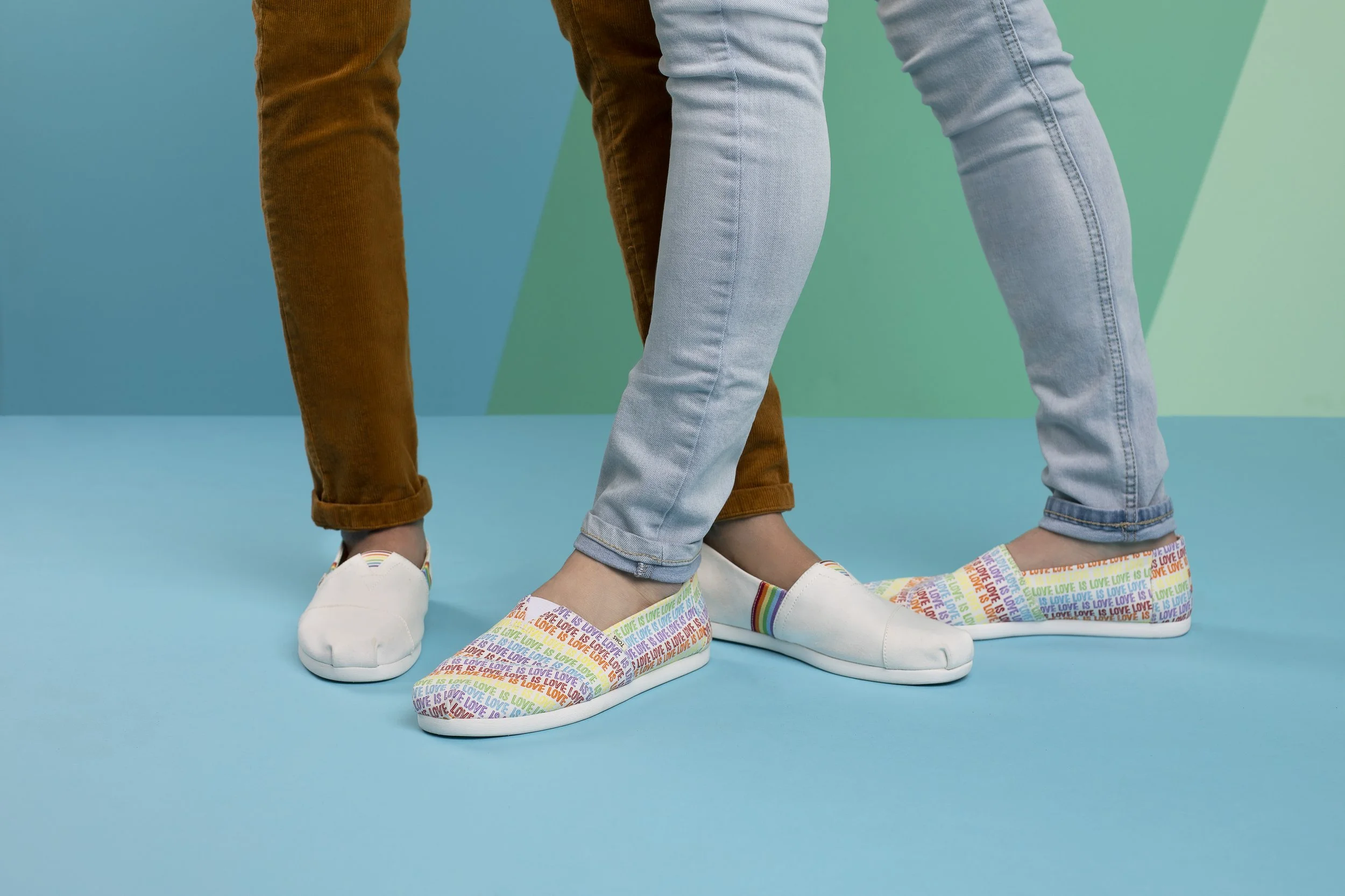 SU20_L_M_LoveIsLove_WhiteRainbow_Alp_UnityCollection_CI1A9469.jpg