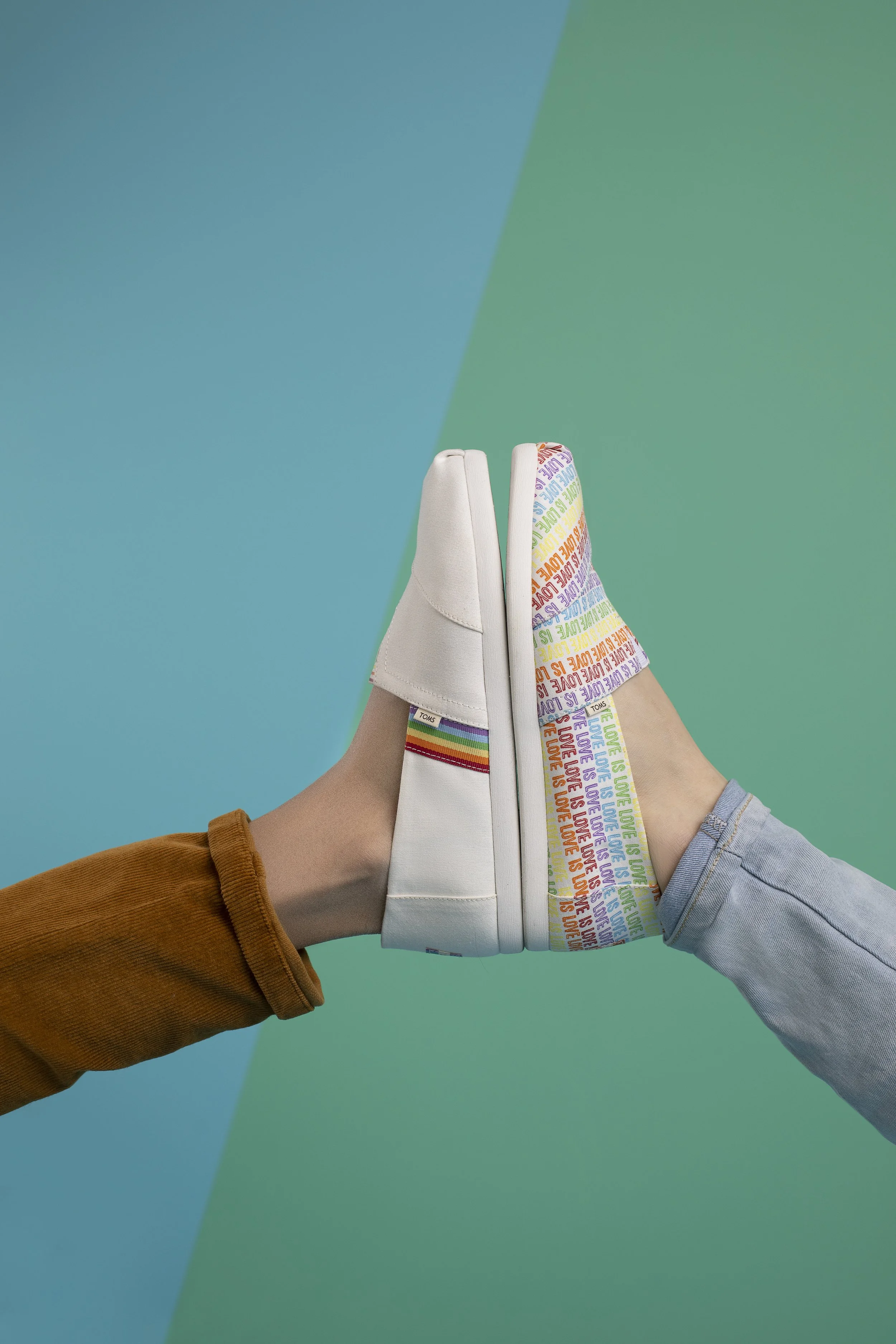 SU20_L_M_LoveIsLove_WhiteRainbow_Alp_UnityCollection_CI1A9502 3.jpg
