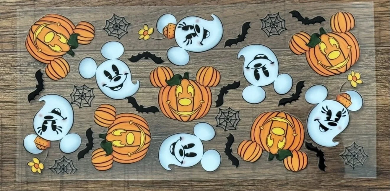 Minne as pumpkin and mickey as ghost's