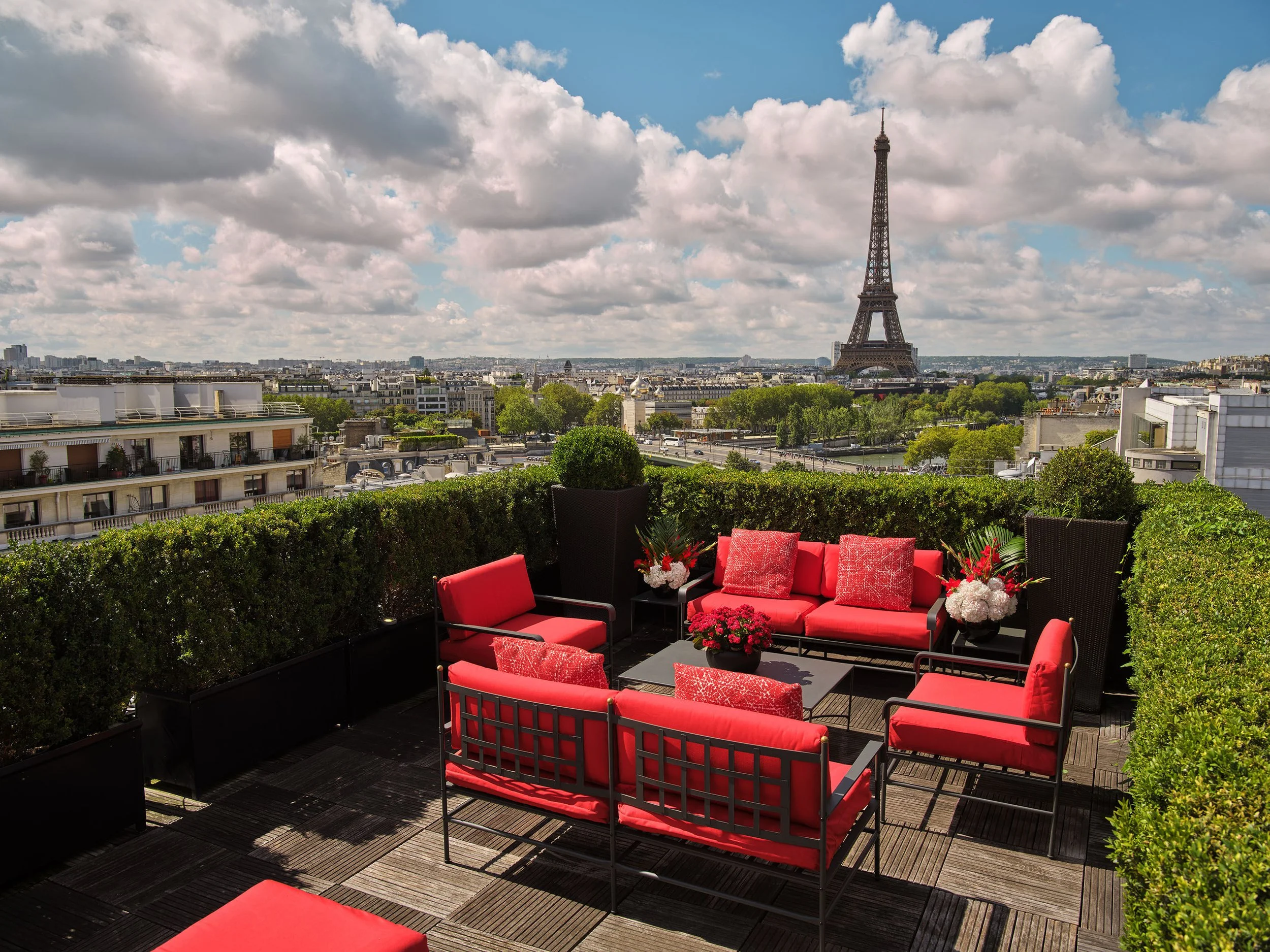 Plaza-athénée-rooftop-terrace-dorchester-collection.jpg