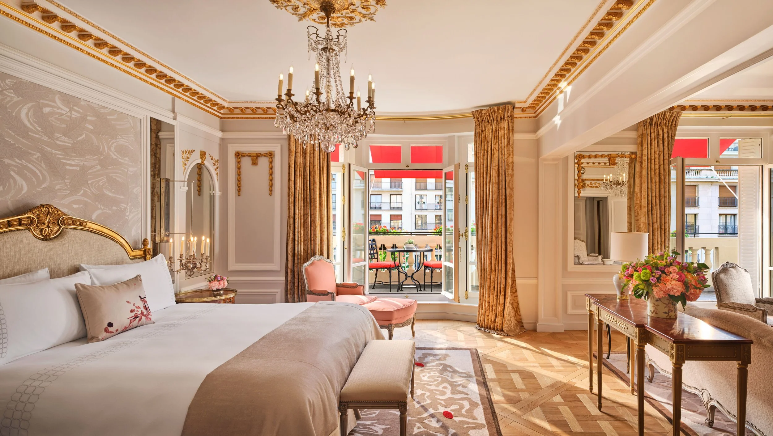 hotel-plaza-athenee-royal-suite-dorchester-collection.jpg