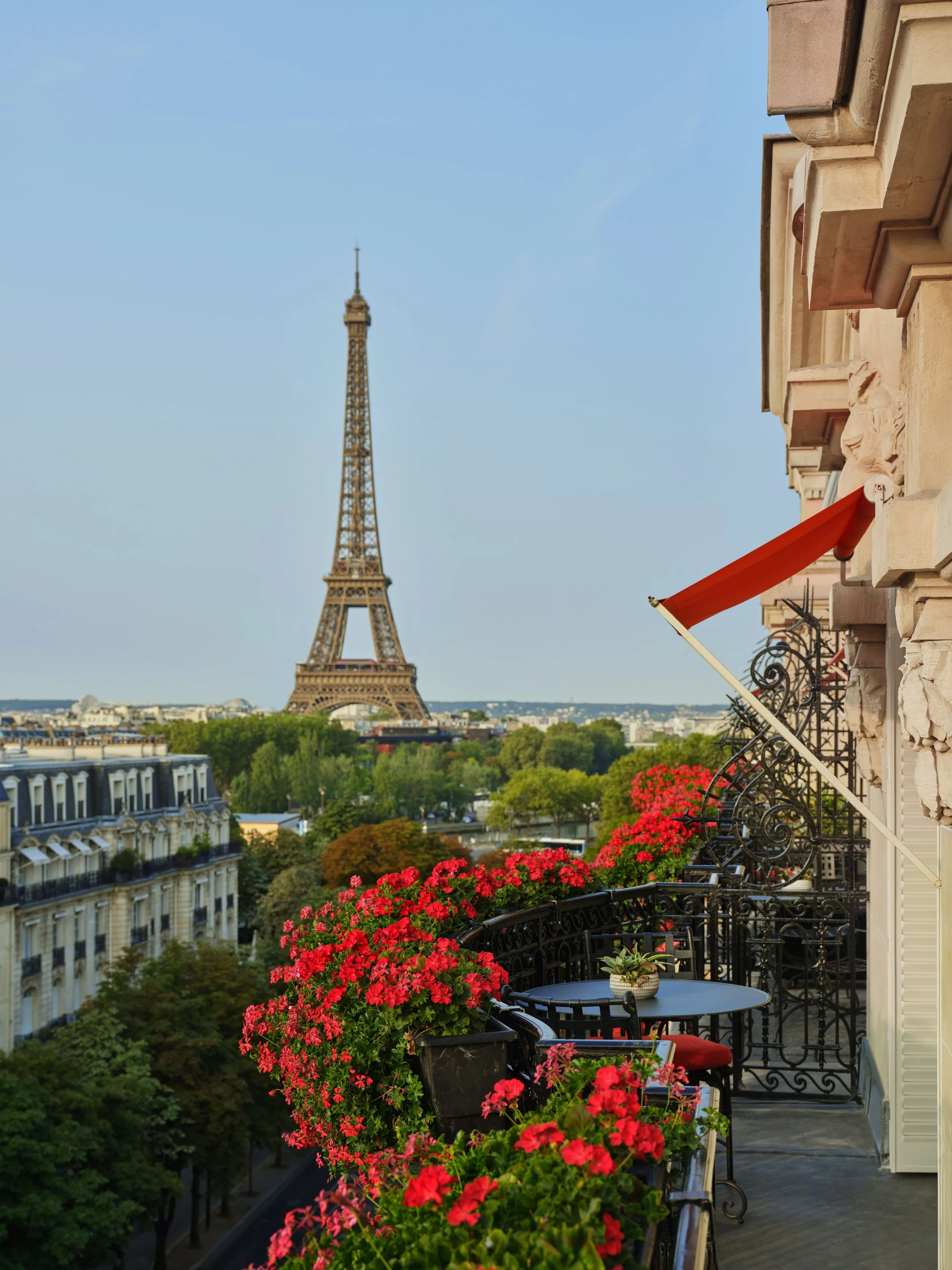 hotel-plaza-athenee-Prestige-Suite-view-balcony-607-dorchester-collection.jpg
