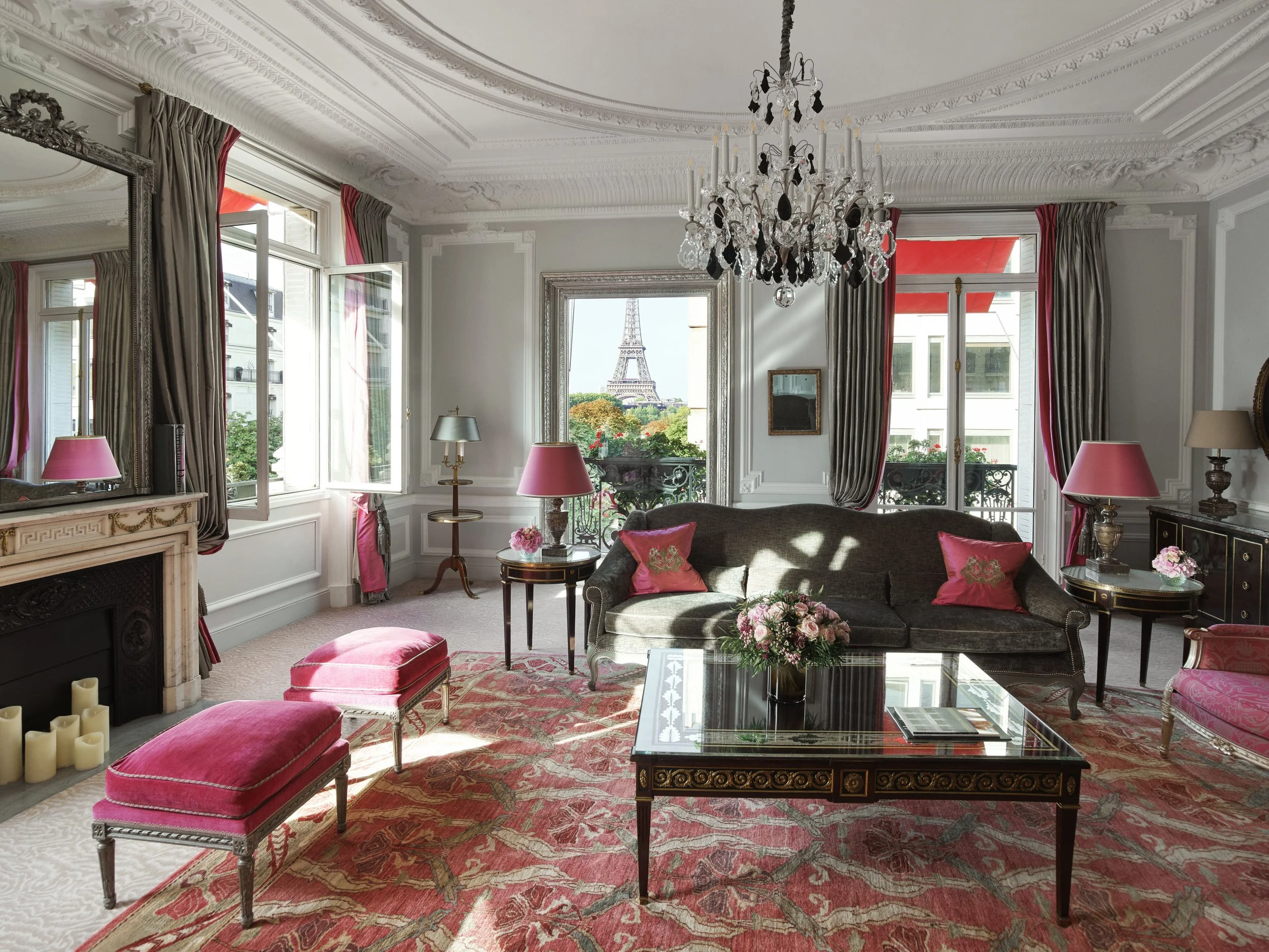 Hôtel Plaza Athénée-Haute Couture Suite-Living room-Dorchester Collection.jpg