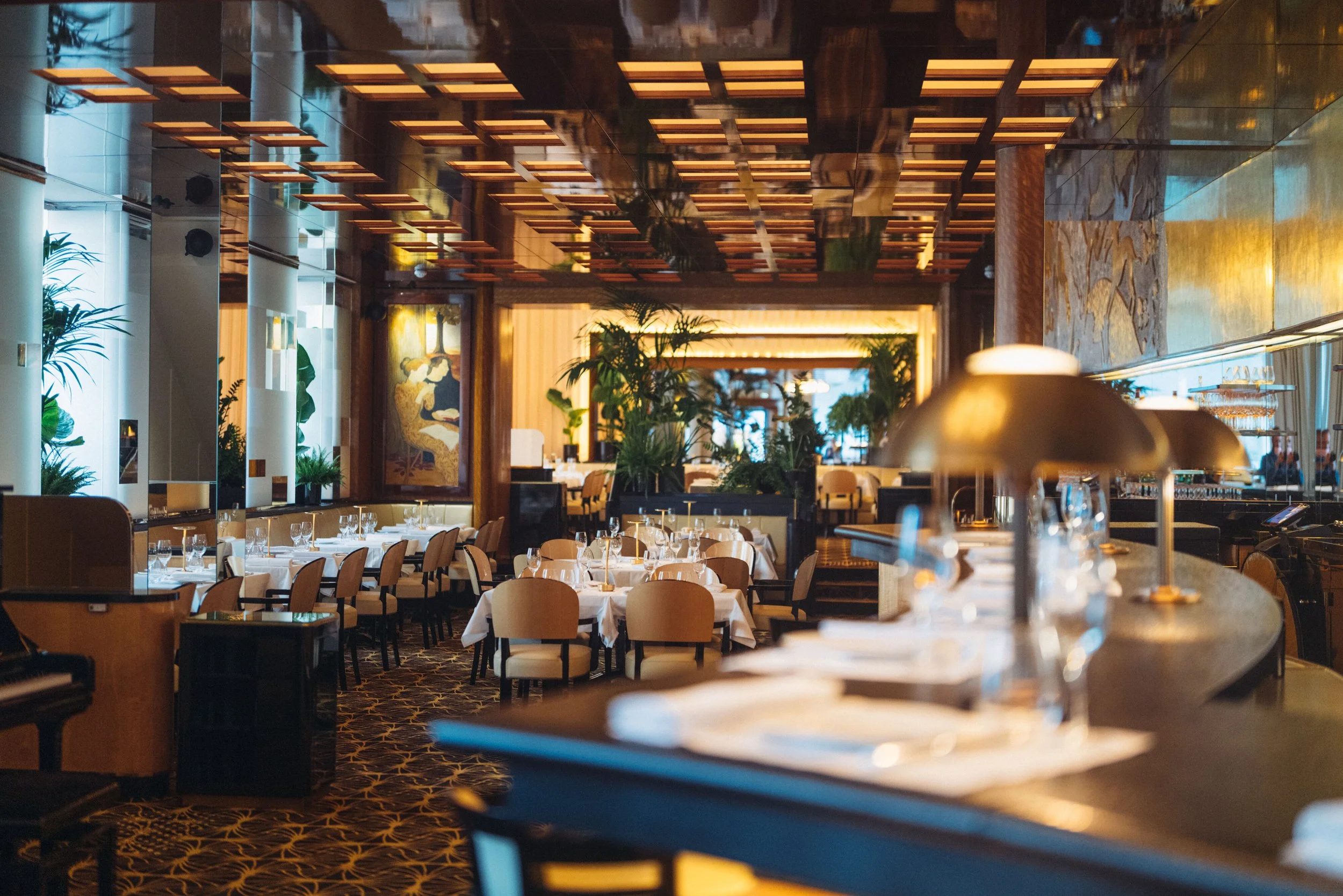 Plaza-Athenee-Le-Relais-Plaza-restaurant.jpg