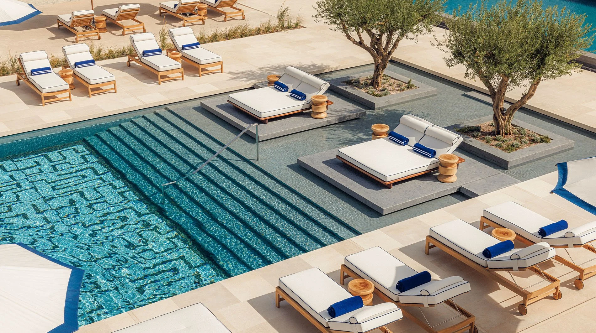 oneonly-aesthesis-pool-water-pads.jpg