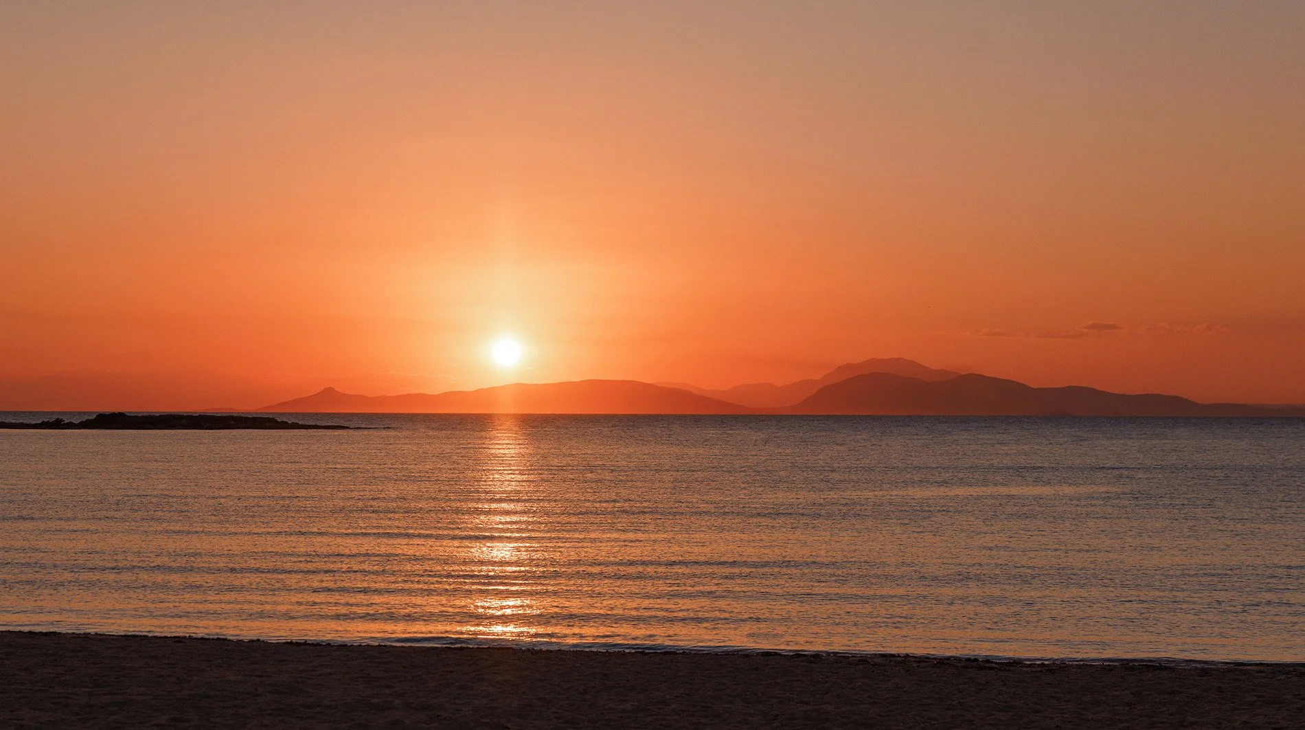 oneonly-aesthesis-beach-sunset.jpg