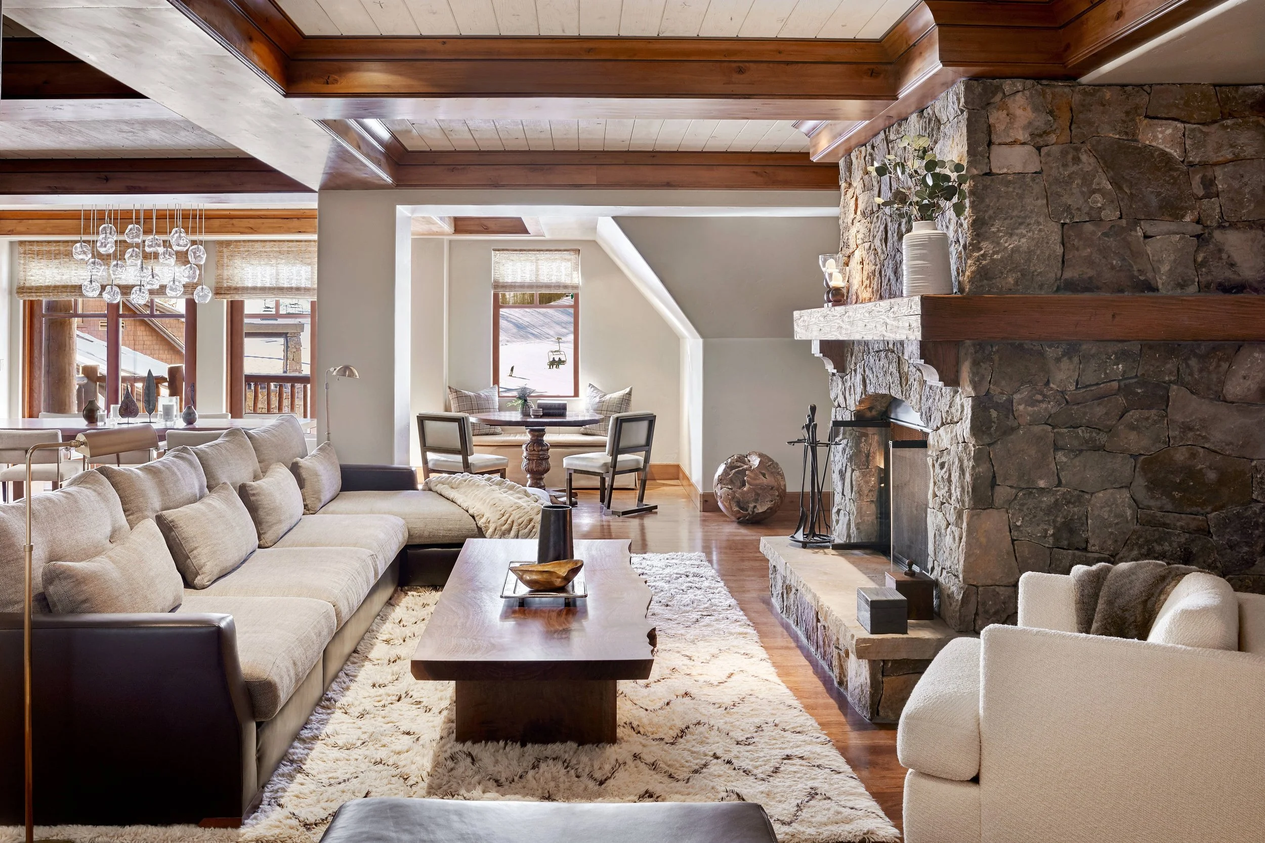 20-four-bedroom-penthouse-living-room.jpg