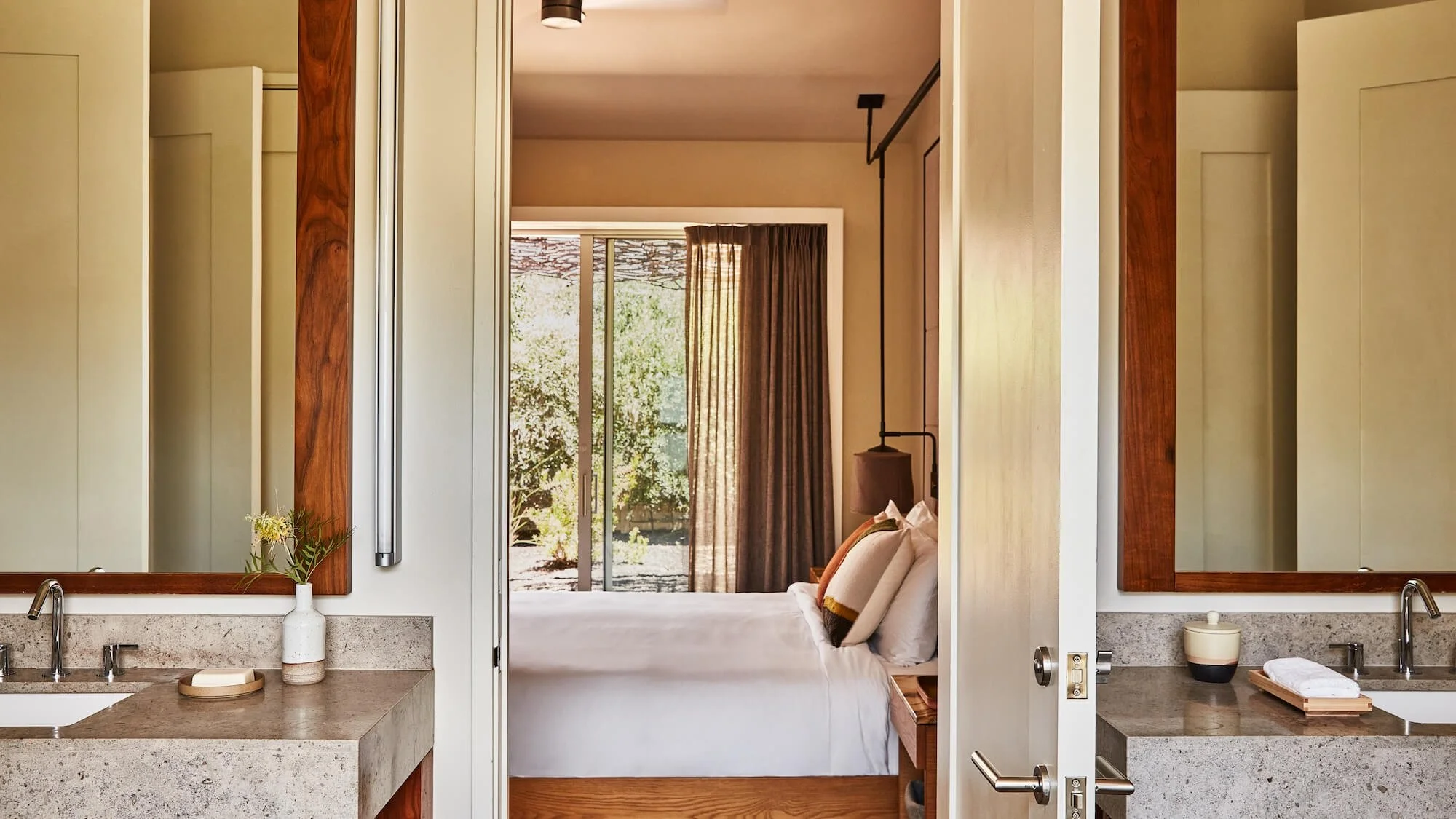 16-Silverado-Suite-bathroom.jpg