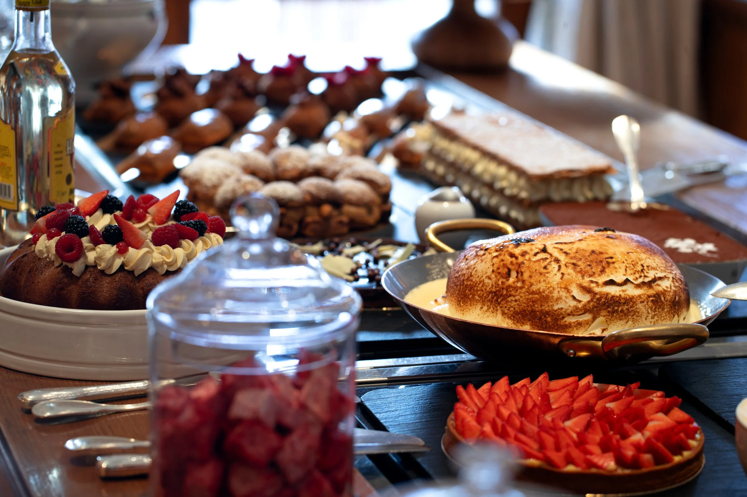 Grand-La Table des Airelles - Buffet des desserts.jpg