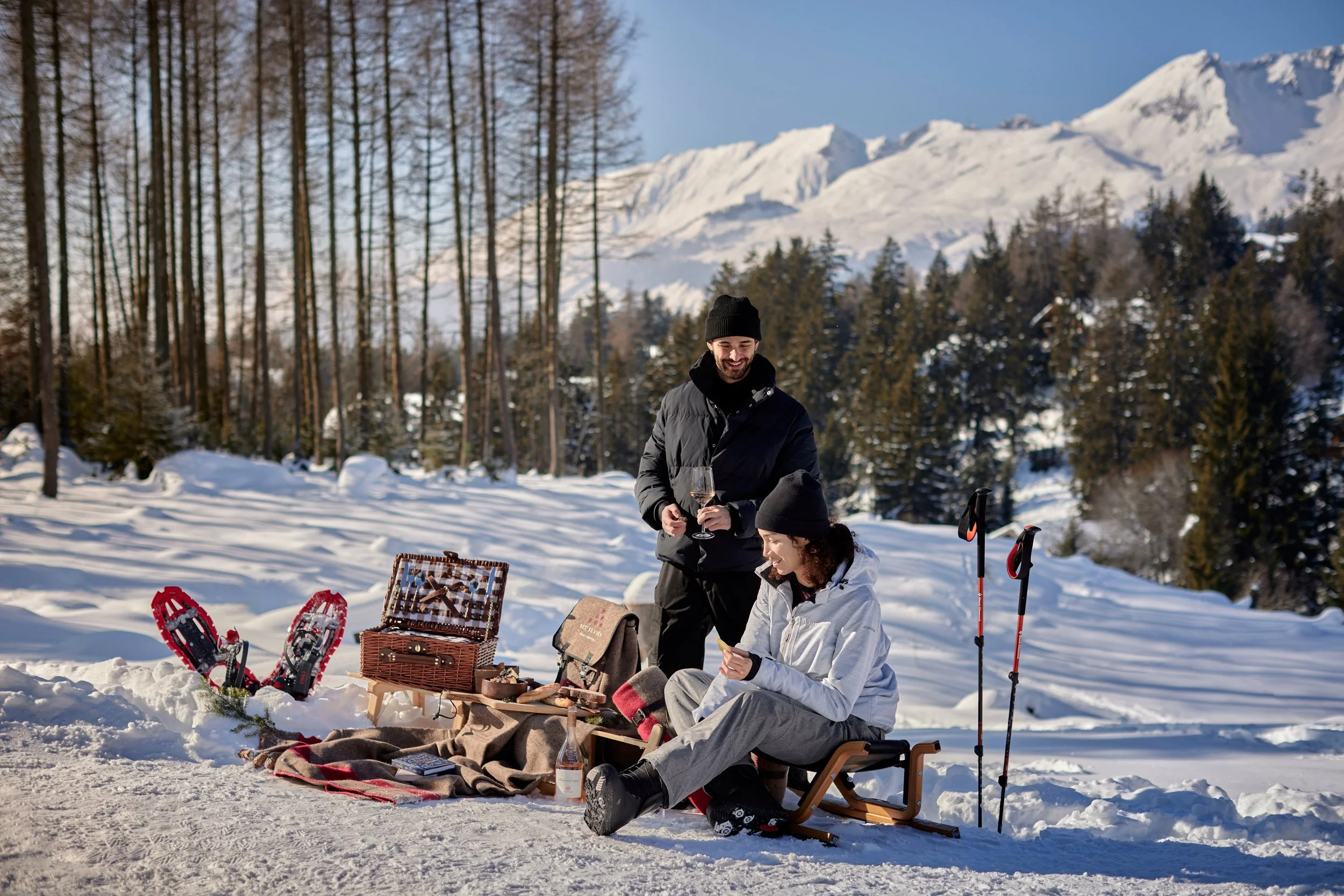 46-gourmet-snowshoeing-picnic.jpg