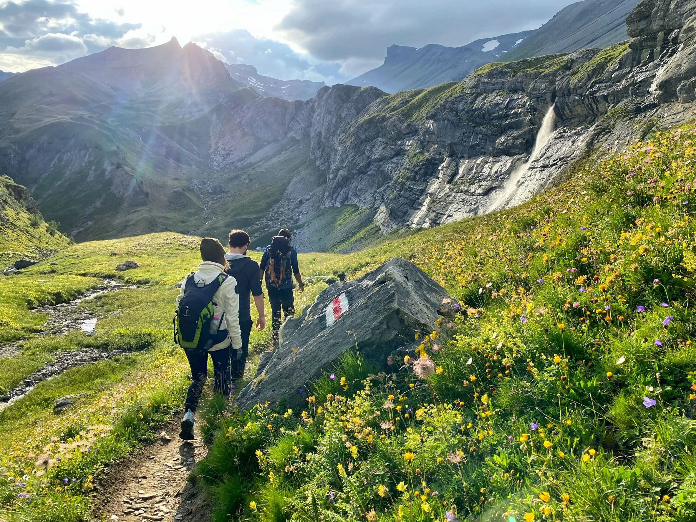48-mountain-hiking-in-summer.jpg