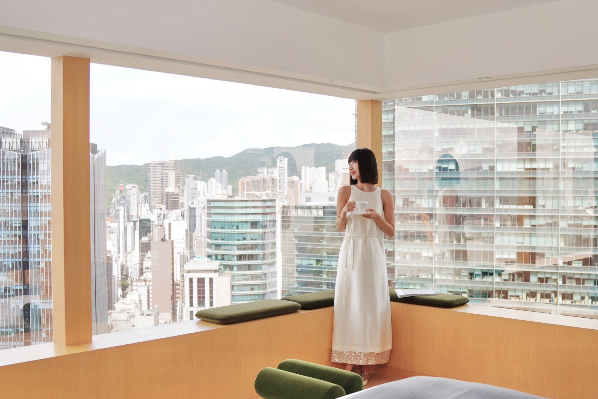 31-window-side-city-outlook.jpg