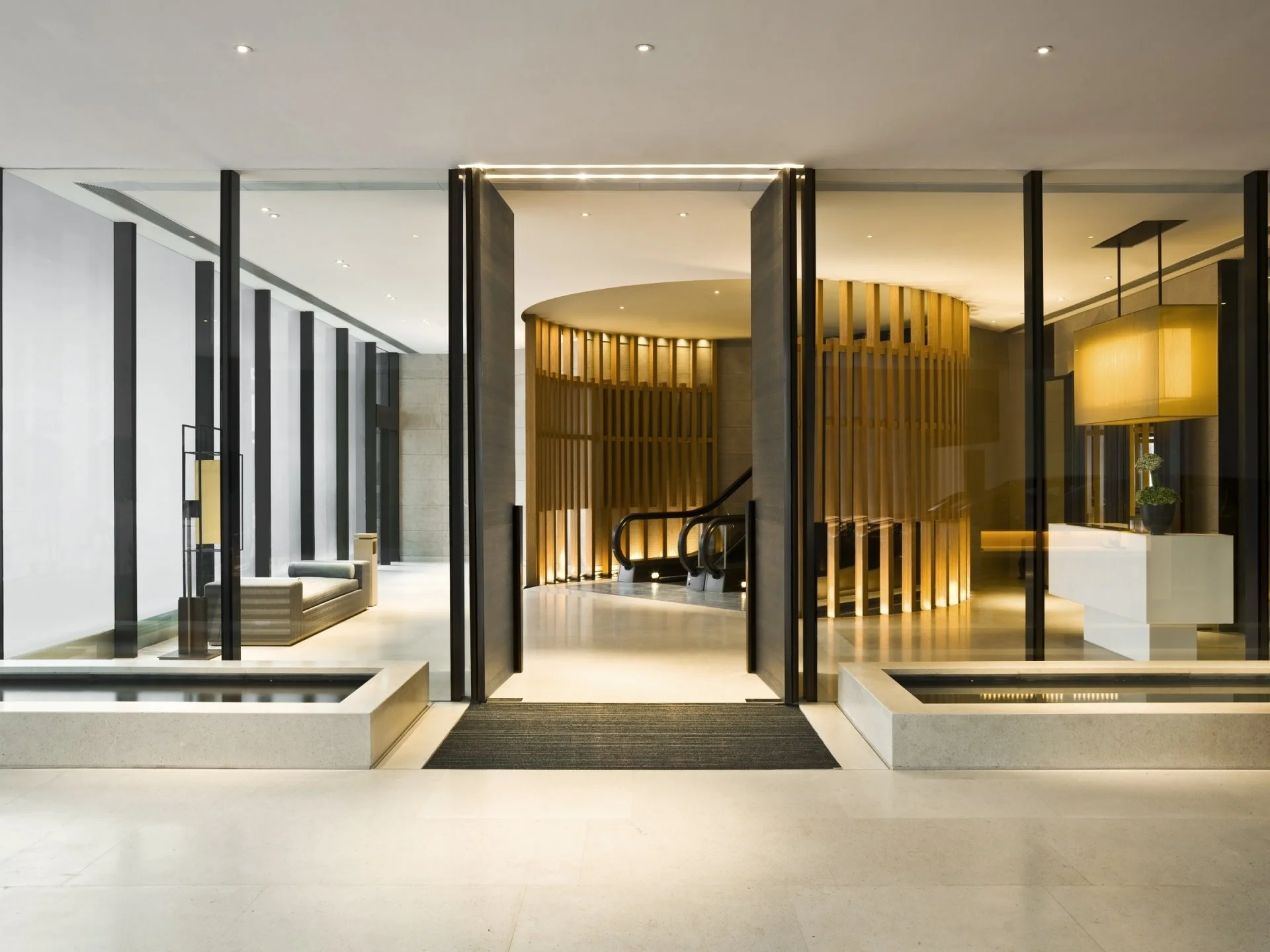 06-hotel-entrance.jpg