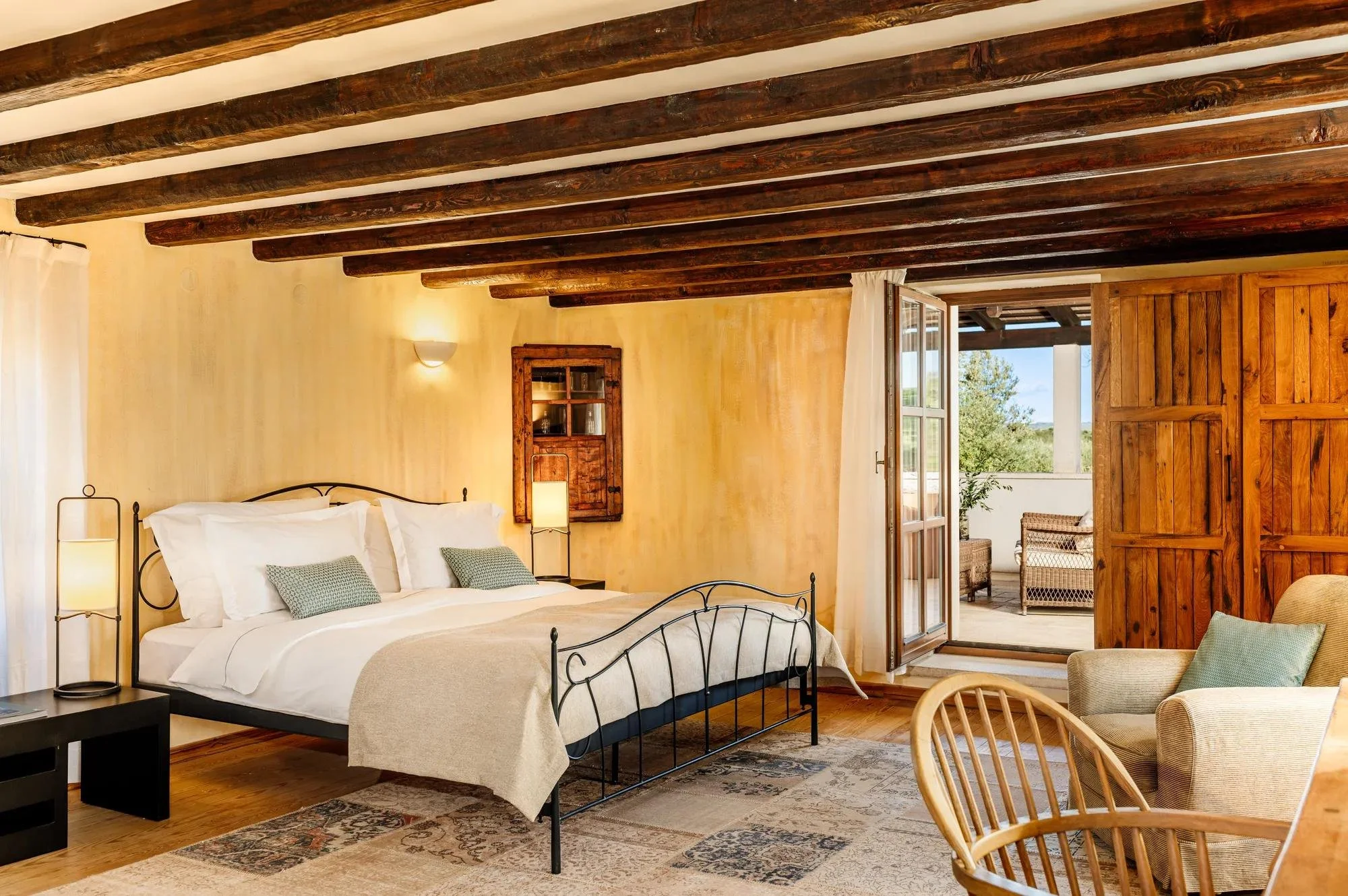 06-historic-house-bedroom-with-exposed-ceiling-beams.jpg