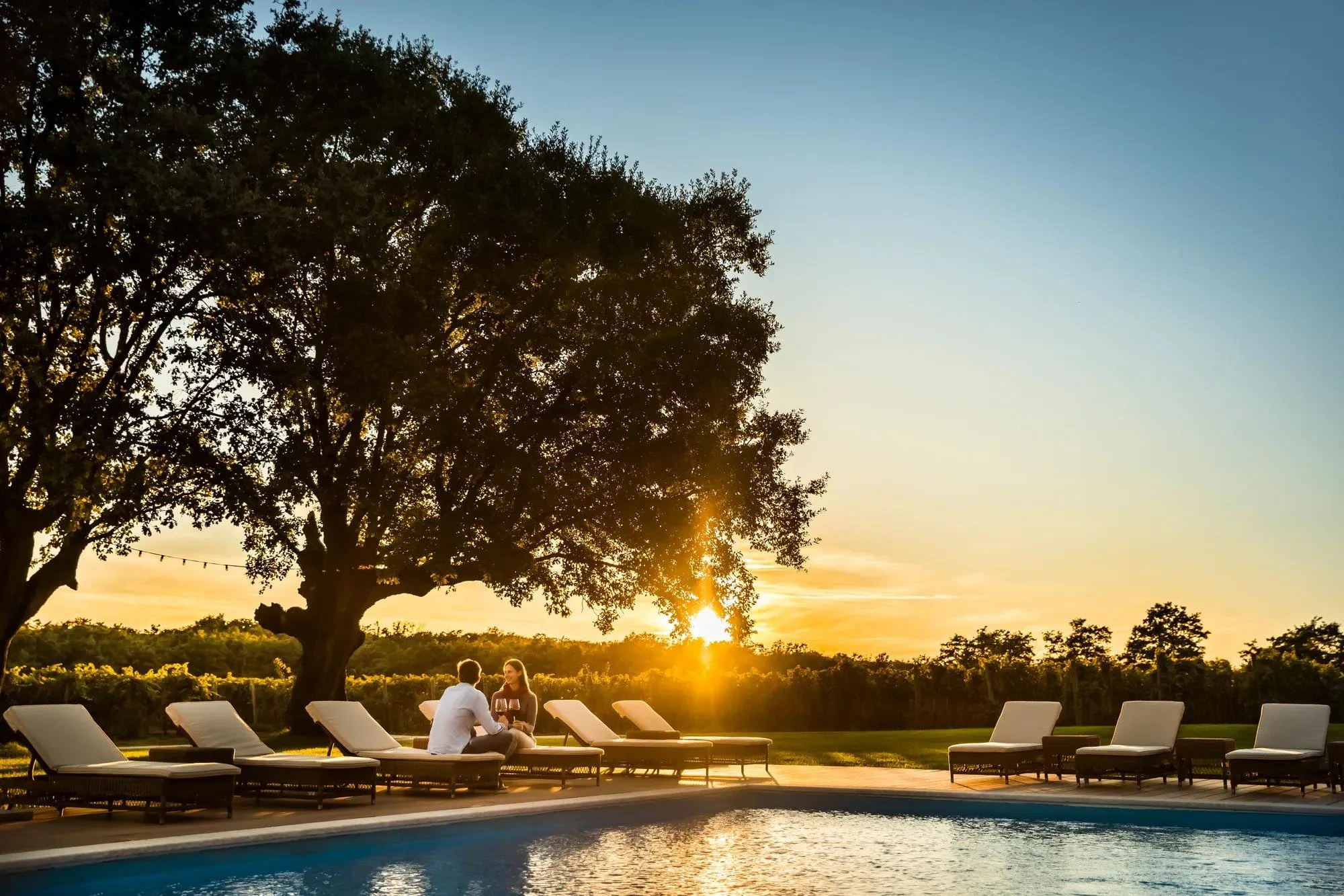 40-evening-light-over-the-outdoor-pool.jpg