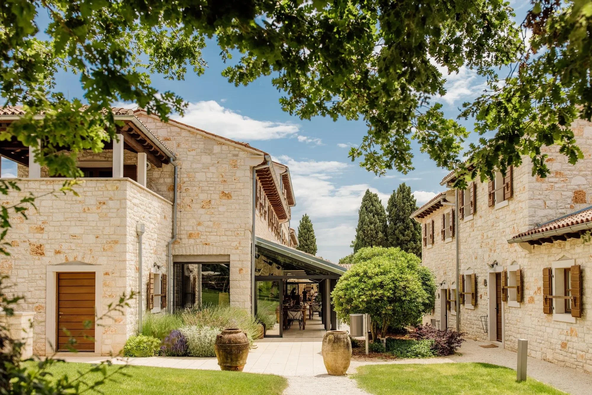 03-stone-buildings-and-courtyard-at-meneghetti.jpg