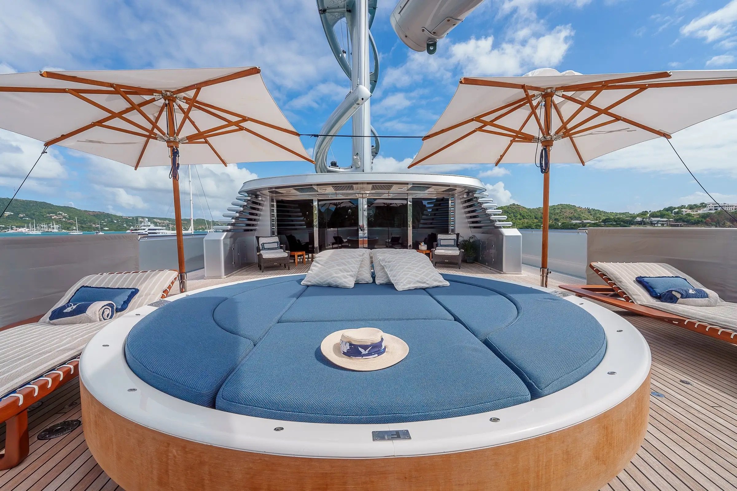 41-aft-sunpad-with-mist-sun-rotating-features.jpeg