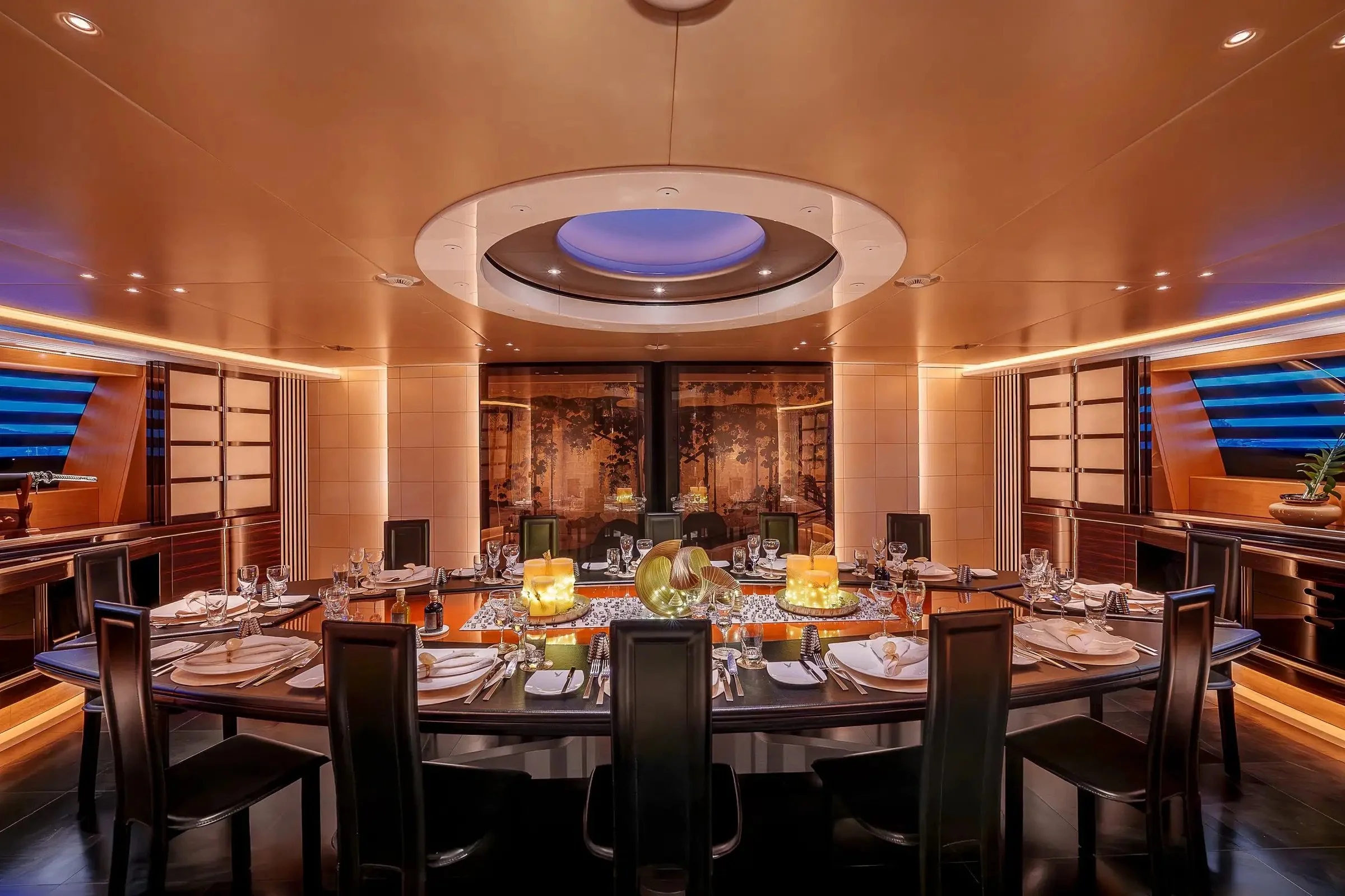 20-dining-room-with-wine-cellar.jpeg