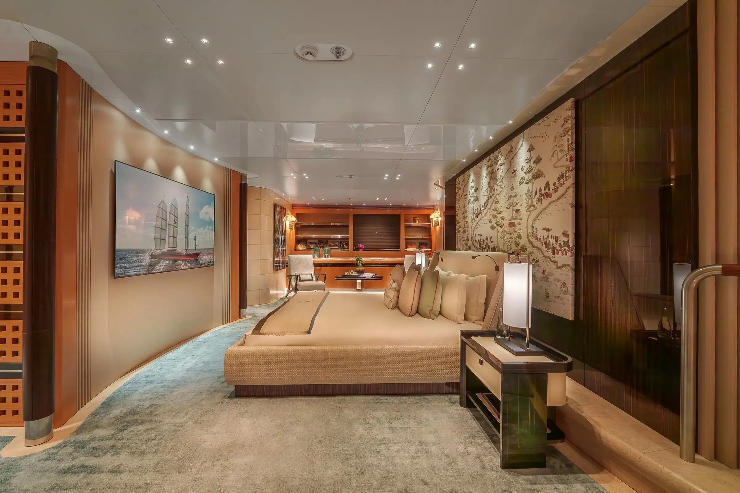 21-lower-deck-master-suite.jpeg